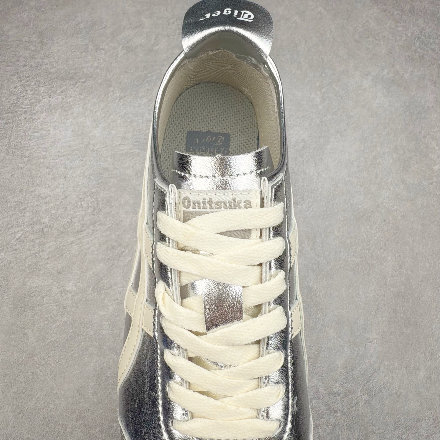 图片[5]-Onitsuka Tiger MEXICO 66 亚瑟士鬼冢虎复古经典板鞋 产品从款式颜色造型上体现出追求舒适和细节的完美 鞋类更是推崇手工制作的严谨与完美 融舒适性与可穿性的设计风格 注重细节的完美和别致魅力 既保持稳重 又不失轻松的时尚感 尺码：36 37 37.5 38 39 39.5 40 40.5 41.5 42 42.5 43.5 44 45-选品中心