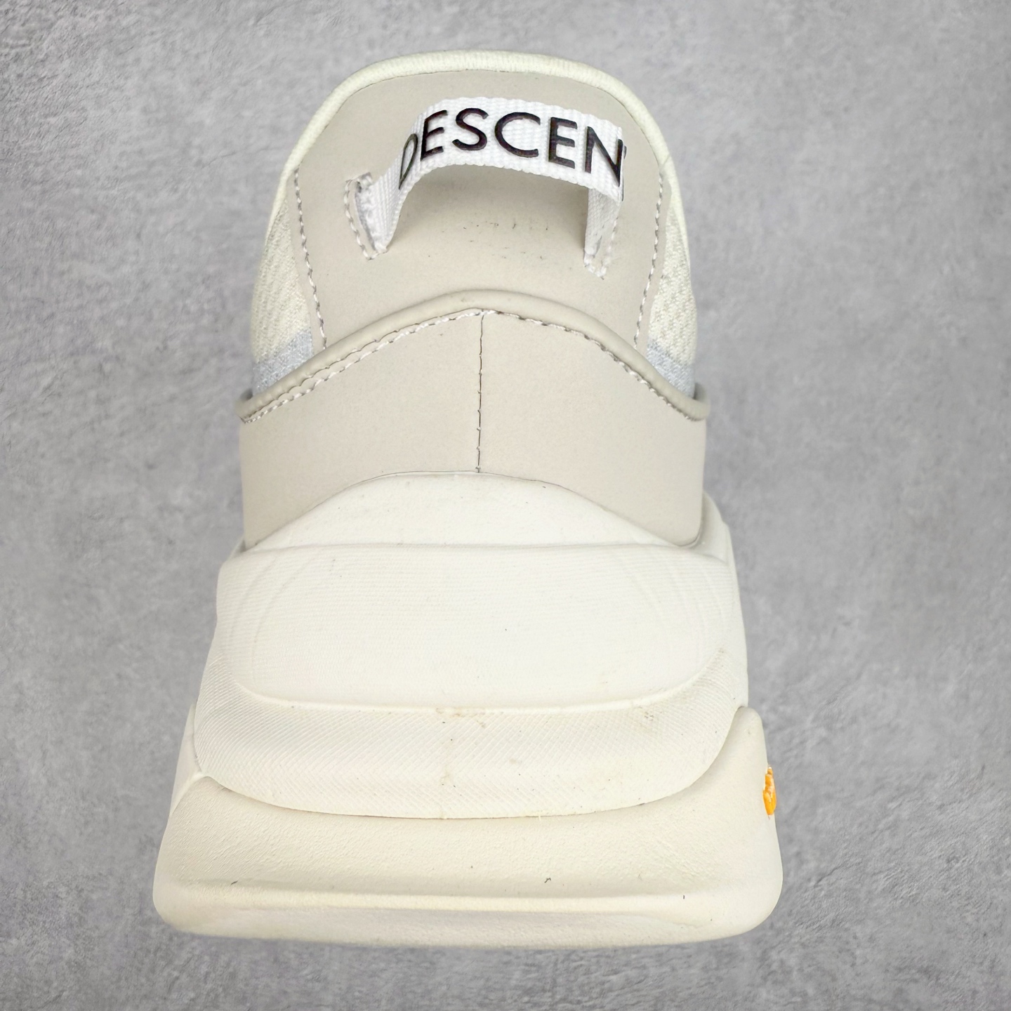 图片[8]-DESCENTE Dualis 迪桑特舒适百搭防滑耐磨 低帮生活休闲鞋 DESCENTE（迪桑特）创立于1935年，品牌名取自法语词汇，意为“滑降”。品牌箭头标识代表滑雪的三种技术“高速直线滑行”、“穿越”和“侧滑”，也寓意品牌在打造高端专业运动产品中不断追求完美的创新精神，致力于成为中国高端专业滑雪、综训、女子、铁人三项、高尔夫的第一品牌。尺码：36 36.5 37 38 38.5 39 40 40.5 41 42 42.5 43 44 44.5 45-选品中心