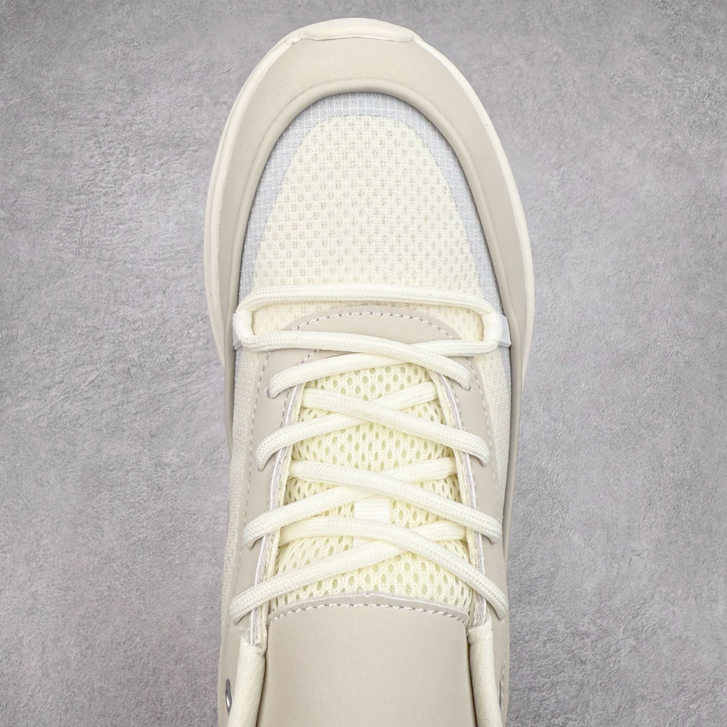 图片[4]-DESCENTE Dualis 迪桑特舒适百搭防滑耐磨 低帮生活休闲鞋 DESCENTE（迪桑特）创立于1935年，品牌名取自法语词汇，意为“滑降”。品牌箭头标识代表滑雪的三种技术“高速直线滑行”、“穿越”和“侧滑”，也寓意品牌在打造高端专业运动产品中不断追求完美的创新精神，致力于成为中国高端专业滑雪、综训、女子、铁人三项、高尔夫的第一品牌。尺码：36 36.5 37 38 38.5 39 40 40.5 41 42 42.5 43 44 44.5 45-选品中心