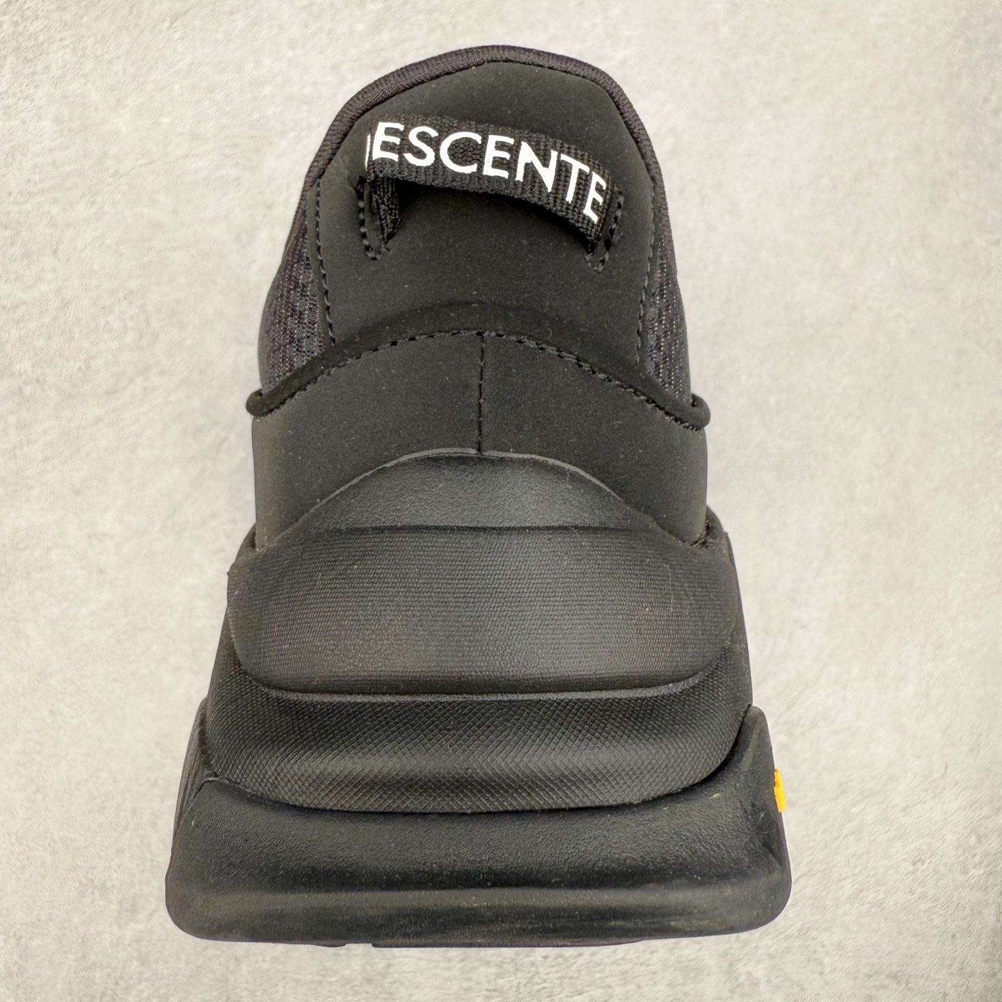 图片[8]-DESCENTE Dualis 迪桑特舒适百搭防滑耐磨 低帮生活休闲鞋 DESCENTE（迪桑特）创立于1935年，品牌名取自法语词汇，意为“滑降”。品牌箭头标识代表滑雪的三种技术“高速直线滑行”、“穿越”和“侧滑”，也寓意品牌在打造高端专业运动产品中不断追求完美的创新精神，致力于成为中国高端专业滑雪、综训、女子、铁人三项、高尔夫的第一品牌。尺码：36 36.5 37 38 38.5 39 40 40.5 41 42 42.5 43 44 44.5 45-选品中心