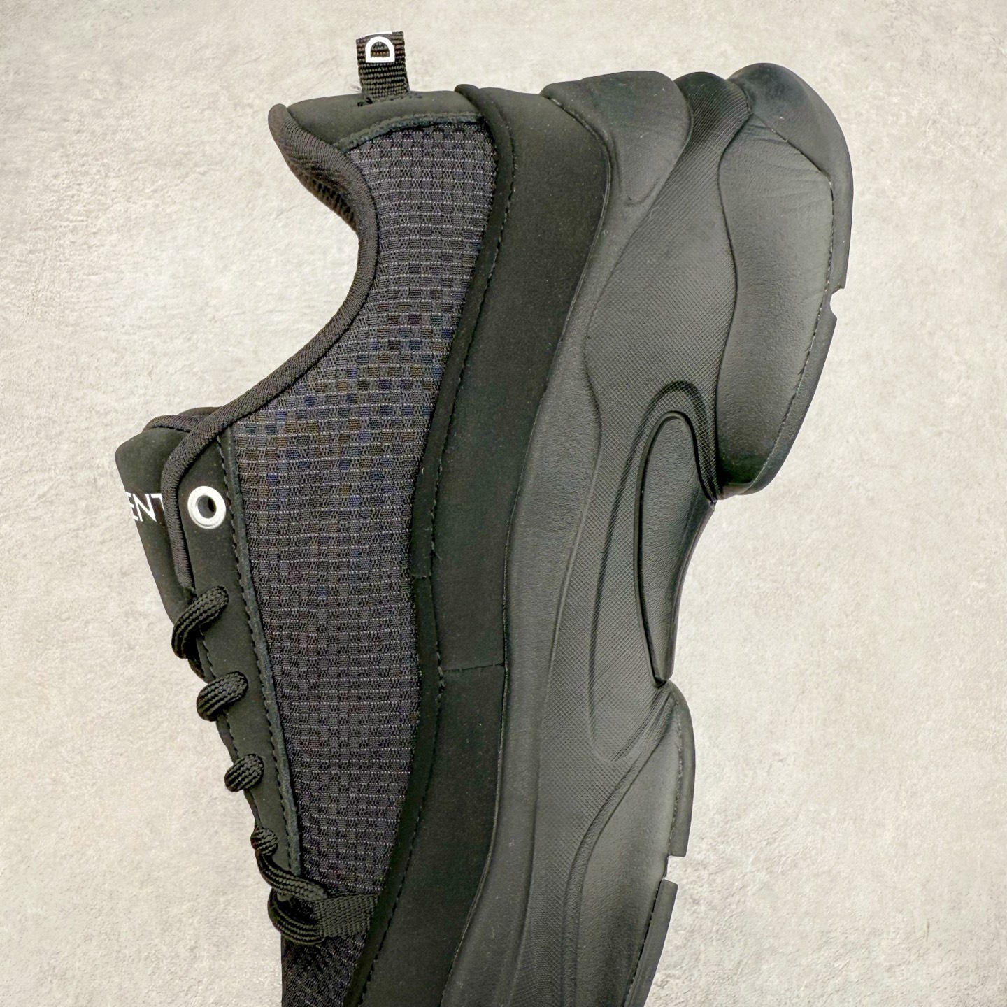 图片[7]-DESCENTE Dualis 迪桑特舒适百搭防滑耐磨 低帮生活休闲鞋 DESCENTE（迪桑特）创立于1935年，品牌名取自法语词汇，意为“滑降”。品牌箭头标识代表滑雪的三种技术“高速直线滑行”、“穿越”和“侧滑”，也寓意品牌在打造高端专业运动产品中不断追求完美的创新精神，致力于成为中国高端专业滑雪、综训、女子、铁人三项、高尔夫的第一品牌。尺码：36 36.5 37 38 38.5 39 40 40.5 41 42 42.5 43 44 44.5 45-选品中心