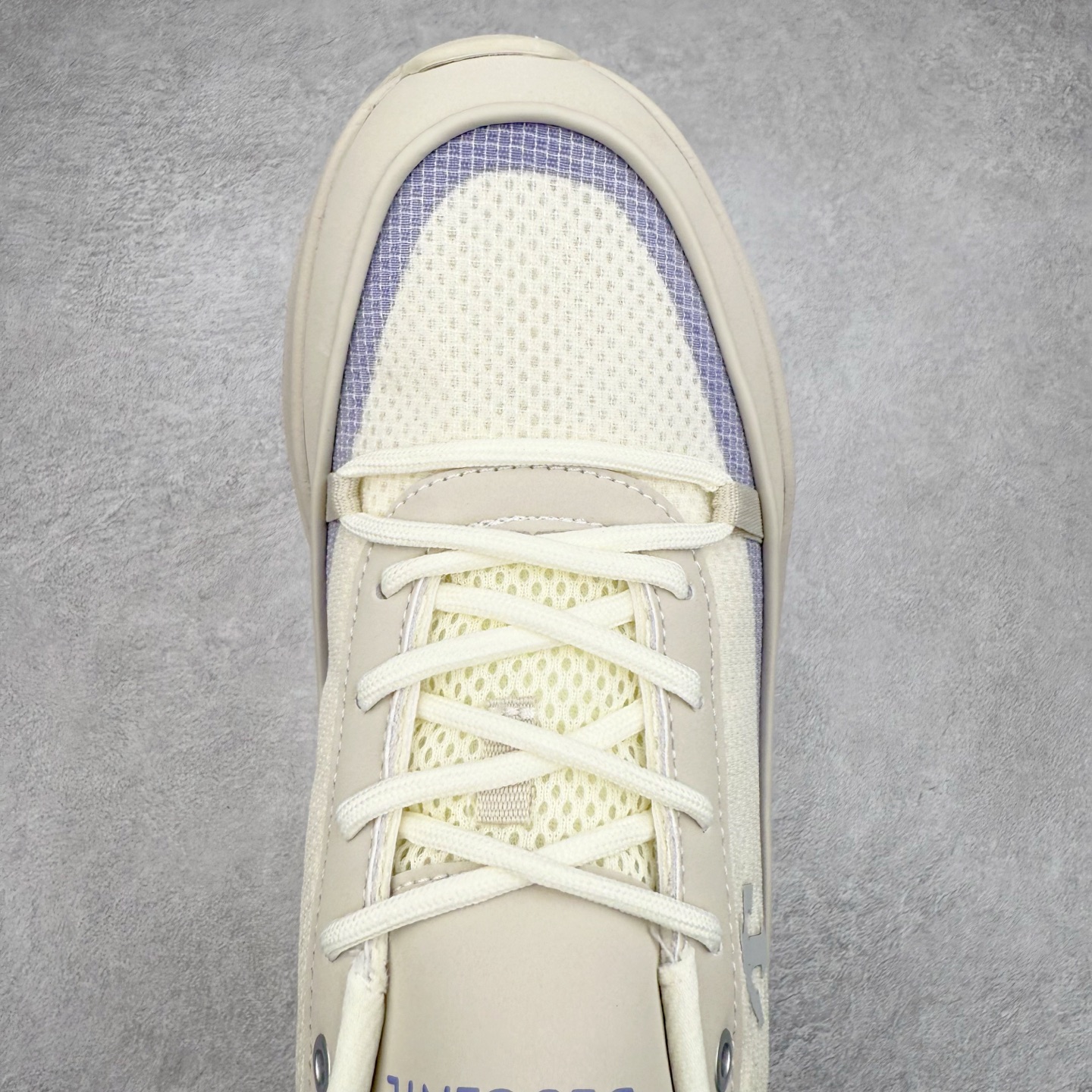 图片[4]-DESCENTE Dualis 迪桑特舒适百搭防滑耐磨 低帮生活休闲鞋 DESCENTE（迪桑特）创立于1935年，品牌名取自法语词汇，意为“滑降”。品牌箭头标识代表滑雪的三种技术“高速直线滑行”、“穿越”和“侧滑”，也寓意品牌在打造高端专业运动产品中不断追求完美的创新精神，致力于成为中国高端专业滑雪、综训、女子、铁人三项、高尔夫的第一品牌。尺码：36 36.5 37 38 38.5 39 40 40.5 41 42 42.5 43 44 44.5 45-选品中心