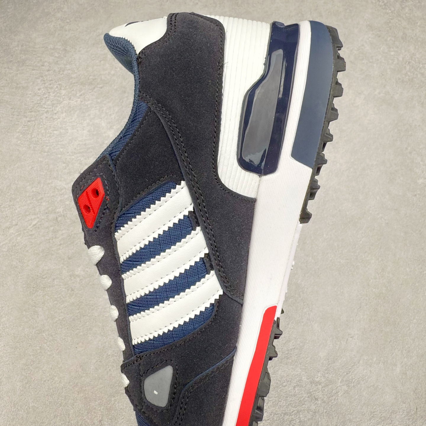 图片[7]-AD Original ZX750 经典复古情侣跑鞋 经典采用多种材料混合以及多种颜色的混搭元素的设计理念并沿袭ZX系列传统 采用热塑性聚氨酯橡胶（TPU）鞋跟笼，搭配EVA中底，穿着舒适 更有全系标配舒适OrthoLite®鞋垫和橡胶外底！尺码：36 36.5 37 38 38.5 39 40 40.5 41 42 42.5 43 44 44.5 45-选品中心