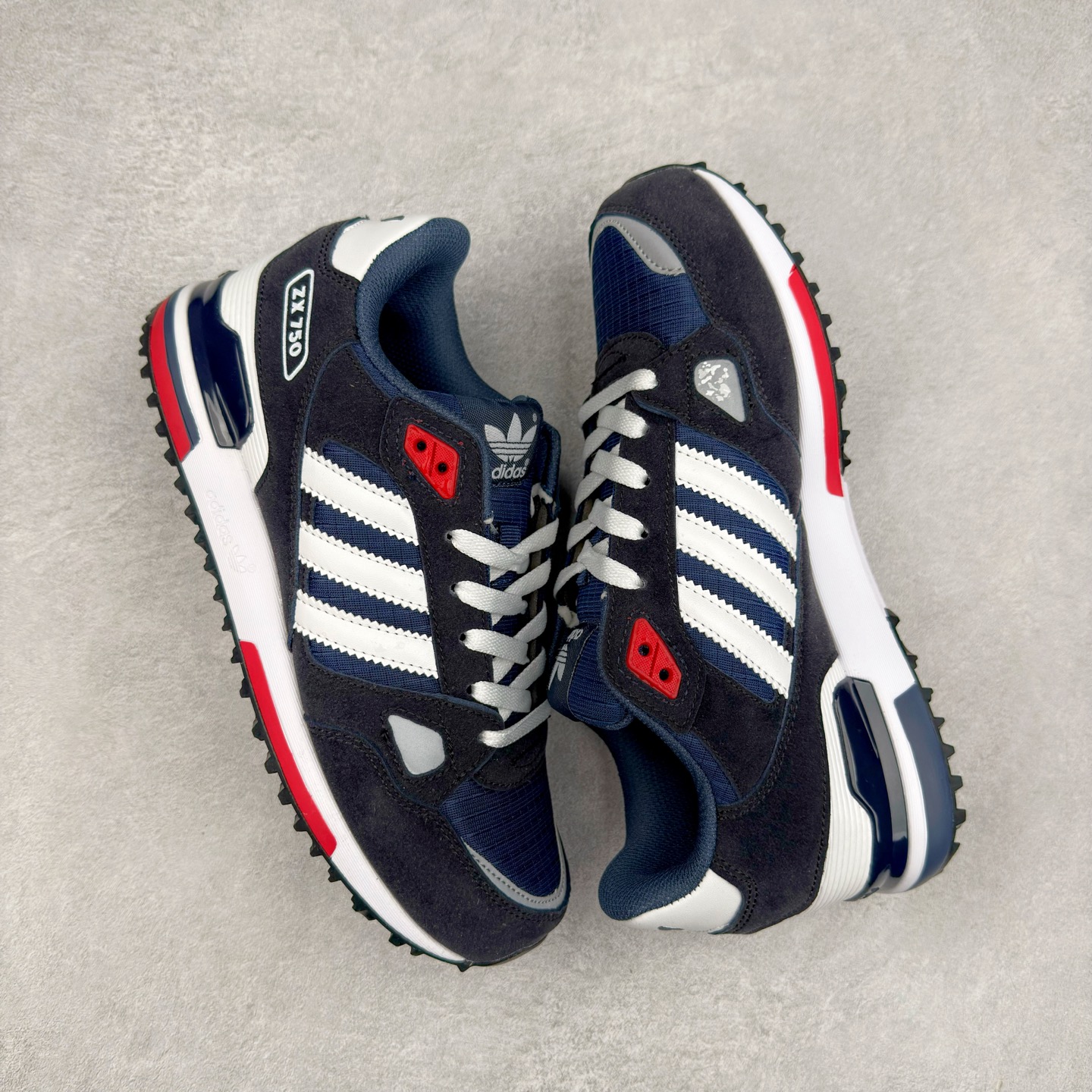 图片[3]-AD Original ZX750 经典复古情侣跑鞋 经典采用多种材料混合以及多种颜色的混搭元素的设计理念并沿袭ZX系列传统 采用热塑性聚氨酯橡胶（TPU）鞋跟笼，搭配EVA中底，穿着舒适 更有全系标配舒适OrthoLite®鞋垫和橡胶外底！尺码：36 36.5 37 38 38.5 39 40 40.5 41 42 42.5 43 44 44.5 45-选品中心