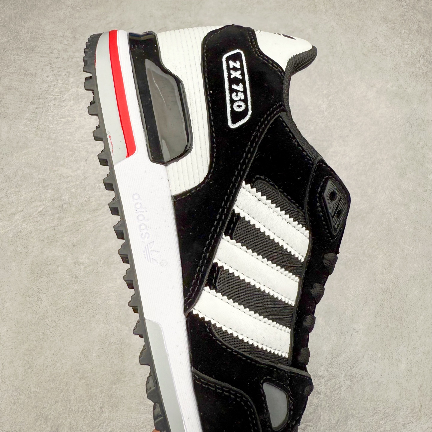 图片[6]-AD Original ZX750 经典复古情侣跑鞋 经典采用多种材料混合以及多种颜色的混搭元素的设计理念并沿袭ZX系列传统 采用热塑性聚氨酯橡胶（TPU）鞋跟笼，搭配EVA中底，穿着舒适 更有全系标配舒适OrthoLite®鞋垫和橡胶外底！尺码：36 36.5 37 38 38.5 39 40 40.5 41 42 42.5 43 44 44.5 45-选品中心