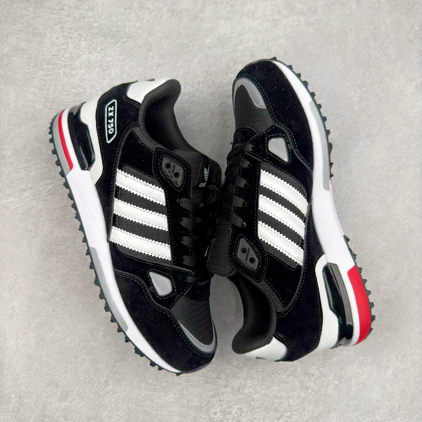 图片[3]-AD Original ZX750 经典复古情侣跑鞋 经典采用多种材料混合以及多种颜色的混搭元素的设计理念并沿袭ZX系列传统 采用热塑性聚氨酯橡胶（TPU）鞋跟笼，搭配EVA中底，穿着舒适 更有全系标配舒适OrthoLite®鞋垫和橡胶外底！尺码：36 36.5 37 38 38.5 39 40 40.5 41 42 42.5 43 44 44.5 45-选品中心