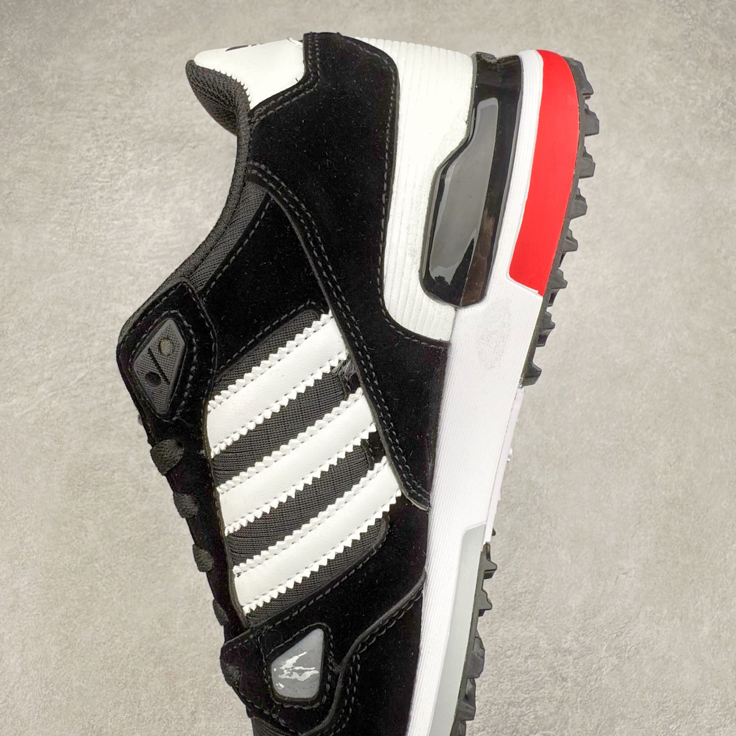 图片[7]-AD Original ZX750 经典复古情侣跑鞋 经典采用多种材料混合以及多种颜色的混搭元素的设计理念并沿袭ZX系列传统 采用热塑性聚氨酯橡胶（TPU）鞋跟笼，搭配EVA中底，穿着舒适 更有全系标配舒适OrthoLite®鞋垫和橡胶外底！尺码：36 36.5 37 38 38.5 39 40 40.5 41 42 42.5 43 44 44.5 45-选品中心