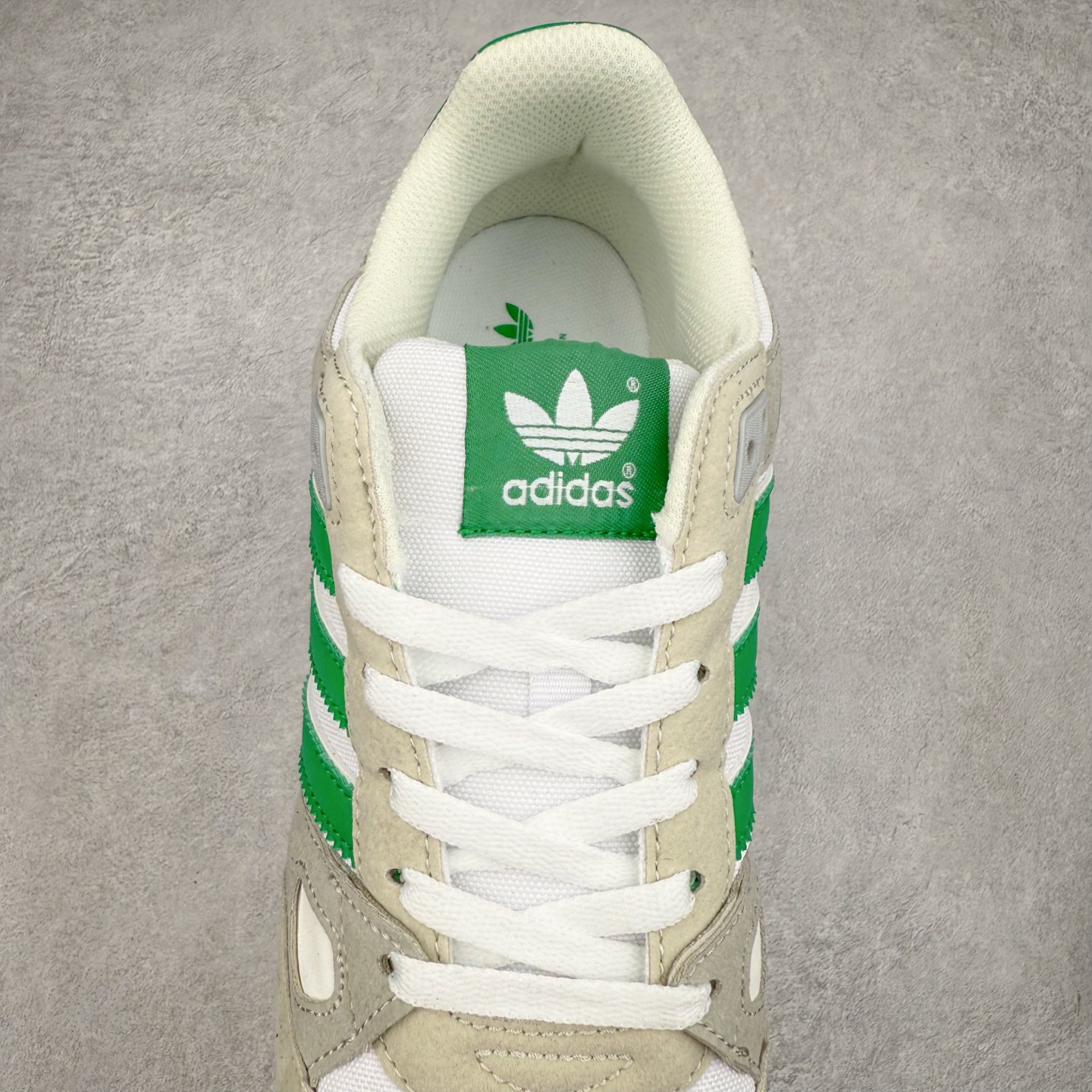 图片[5]-AD Original ZX750 经典复古情侣跑鞋 经典采用多种材料混合以及多种颜色的混搭元素的设计理念并沿袭ZX系列传统 采用热塑性聚氨酯橡胶（TPU）鞋跟笼，搭配EVA中底，穿着舒适 更有全系标配舒适OrthoLite®鞋垫和橡胶外底！尺码：36 36.5 37 38 38.5 39 40 40.5 41 42 42.5 43 44 44.5 45-选品中心