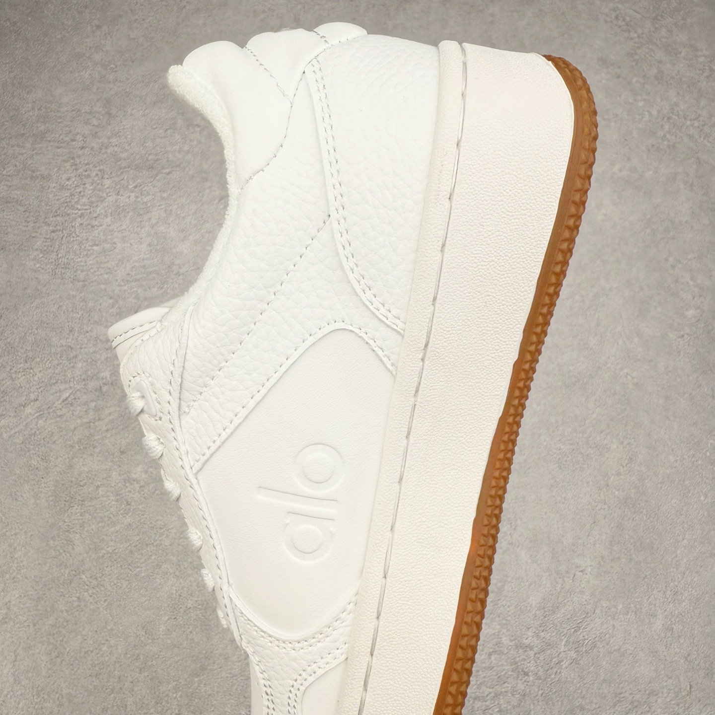 图片[7]-＃纯原 Alo yoga Alo Recovery Mode 舒适百搭防滑耐磨低帮板鞋 易梦玲 Jisoo智秀等多位明星同款上脚主打各大平台外贸主推大厂采购原材料多处细节一步到位生产细节 一款随意搭配的都好看的鞋子alo采用增高4cm 春夏秋冬四季款舒适简约板鞋 TPU防滑耐磨鞋底 尺码：36 36.5 37 37.5 38 38.5 39 40 41 41.5 42 42.5 43 44 45-选品中心