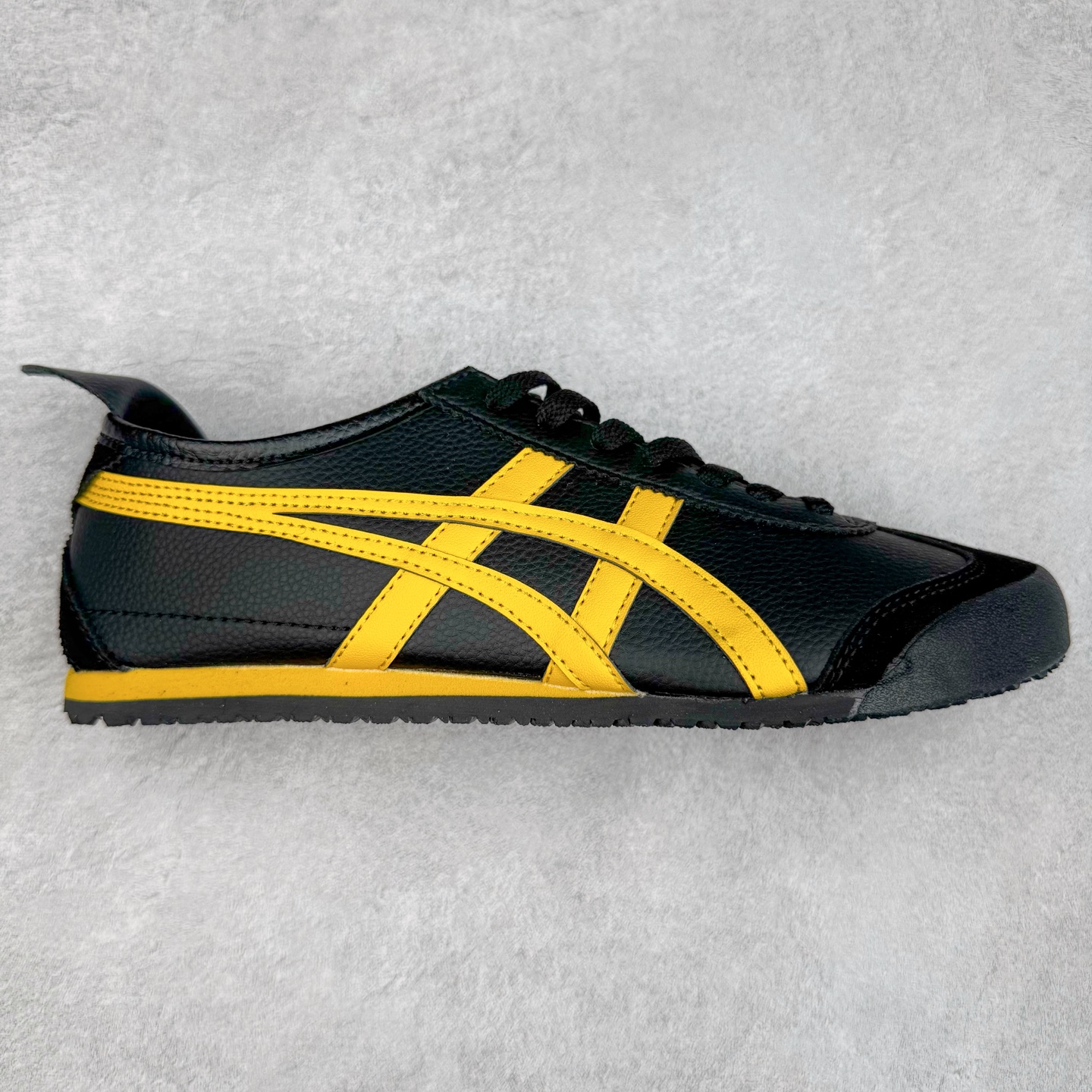 图片[4]-Onitsuka Tiger MEXICO 66 亚瑟士鬼冢虎复古经典板鞋 产品从款式颜色造型上体现出追求舒适和细节的完美 鞋类更是推崇手工制作的严谨与完美 融舒适性与可穿性的设计风格 注重细节的完美和别致魅力 既保持稳重 又不失轻松的时尚感 尺码：36 37 37.5 38 39 39.5 40 40.5 41.5 42 42.5 43.5 44 45-选品中心