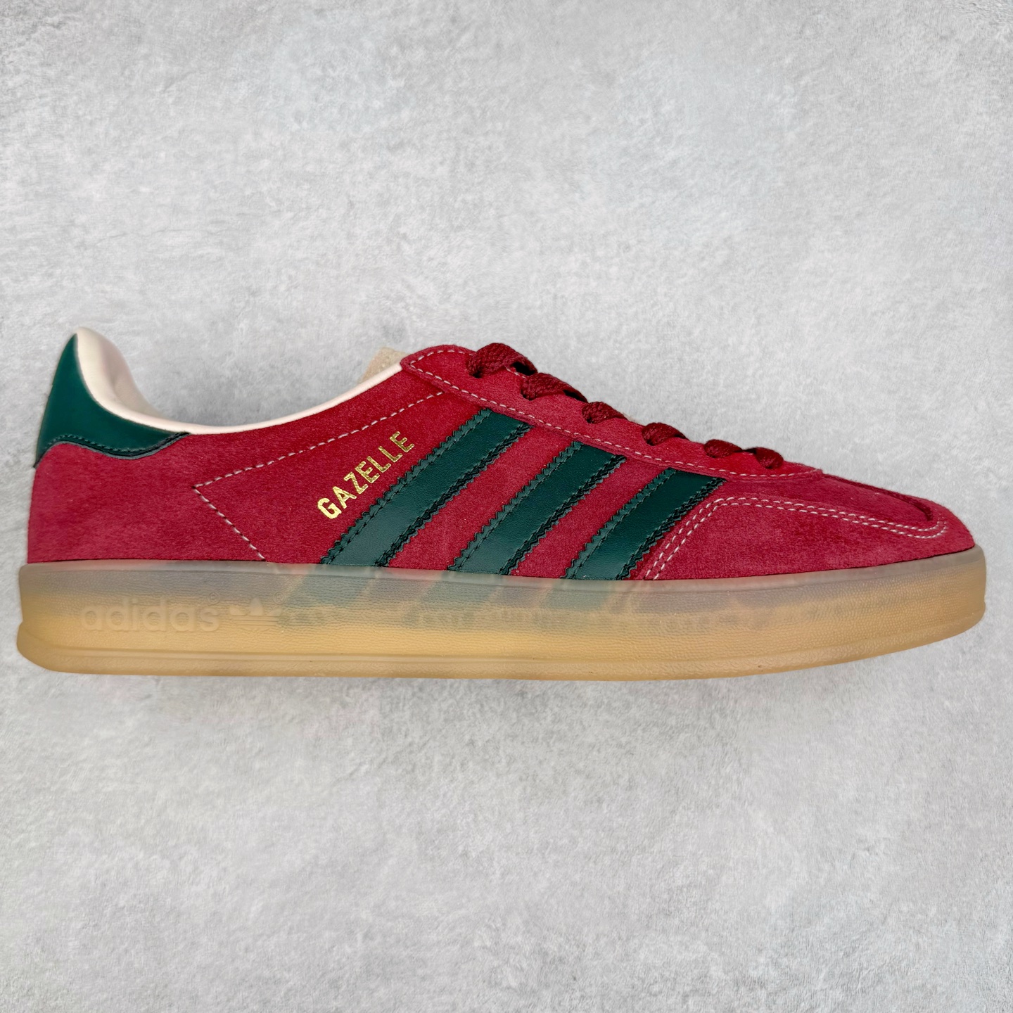 AD Gazelle Indoor Trainers 羚羊内训系列低帮复古百搭休闲运动德训风板鞋 JH5403 90年代经典的复刻版！自60年代以足球训练鞋面世以来,Gazelle就以其经典设计席卷全球。1991年版本的复刻,再造经典Gazelle。采用皮革打造,搭配浊色细节,让这款经典更加简约。尺码：36 36⅔ 37⅓ 38 38⅔ 39⅓ 40 40⅔ 41⅓ 42 42⅔ 43⅓ 44⅓ 44⅔ 45-选品中心