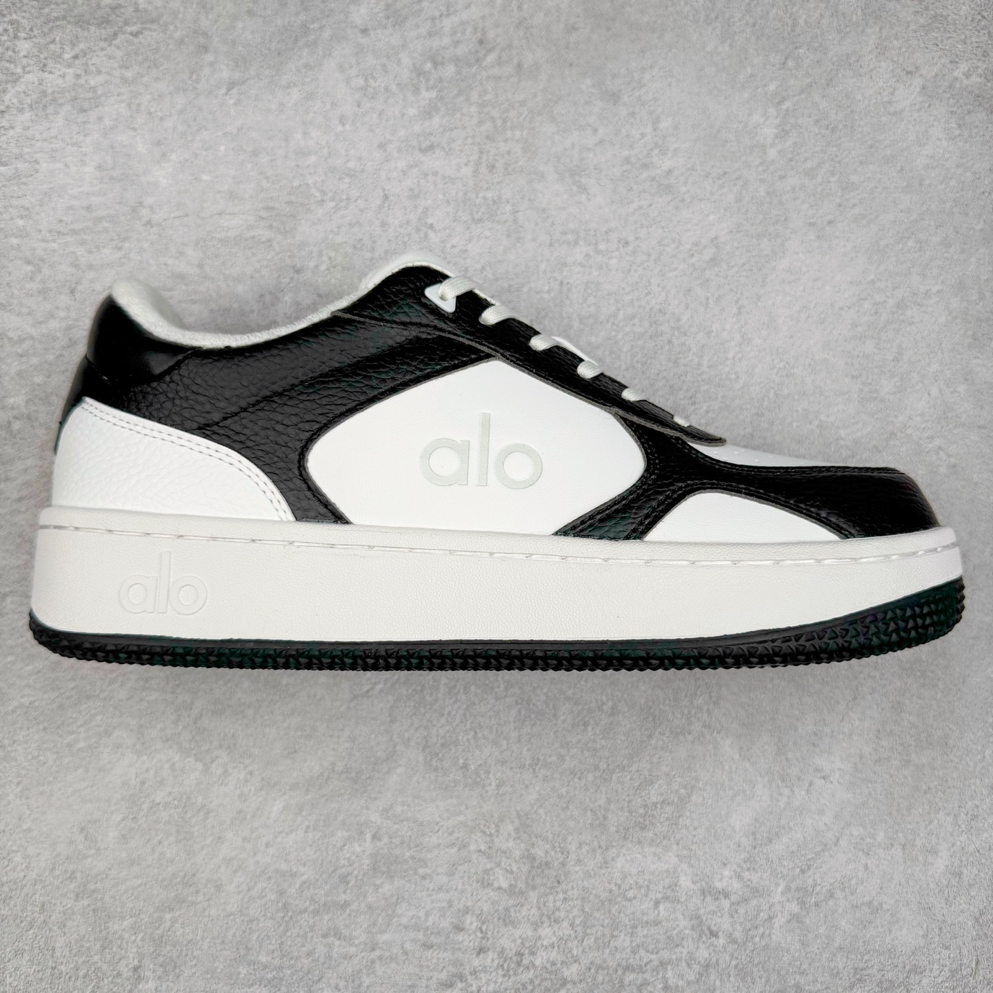 #纯原 Alo yoga Alo Recovery Mode 舒适百搭防滑耐磨低帮板鞋 易梦玲 Jisoo智秀等多位明星同款上脚主打各大平台外贸主推大厂采购原材料多处细节一步到位生产细节 一款随意搭配的都好看的鞋子alo采用增高4cm 春夏秋冬四季款舒适简约板鞋 TPU防滑耐磨鞋底 尺码:36 36.5 37 37.5 38 38.5 39 40 41 41.5 42 42.5 43 44 45-选品中心