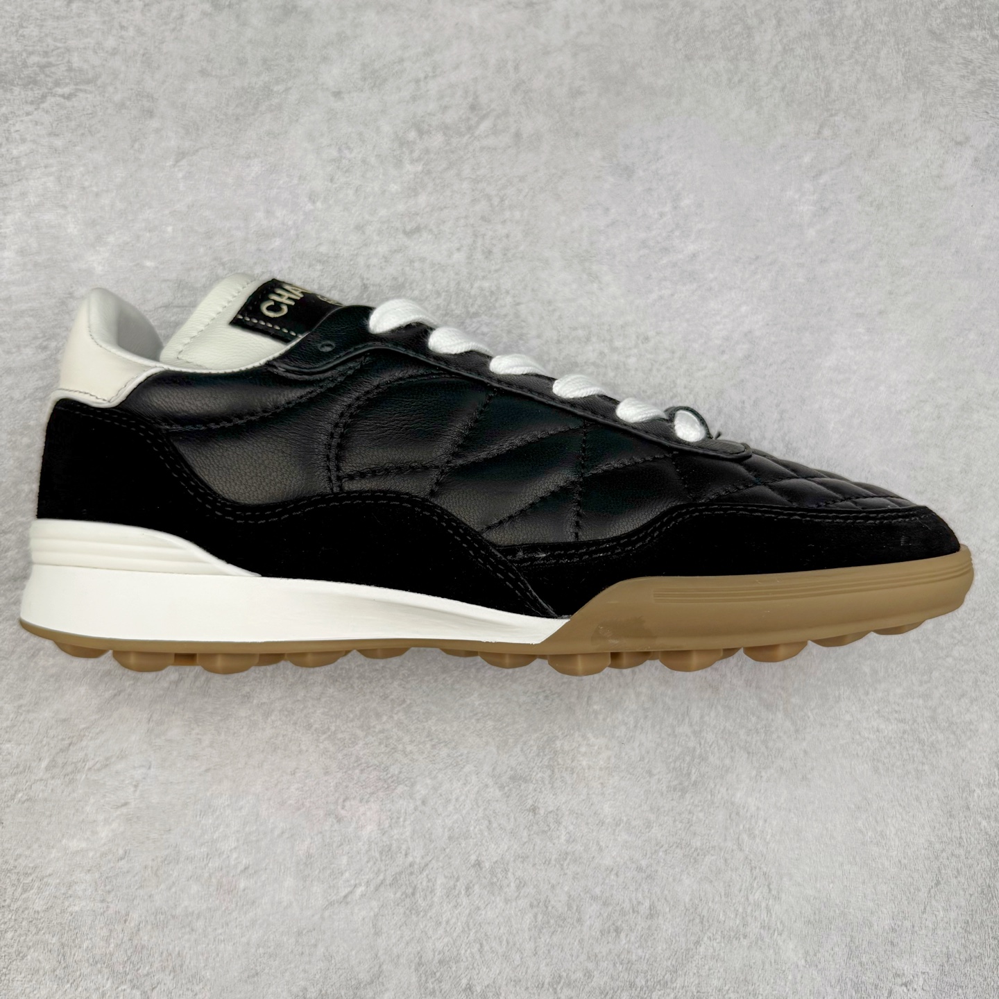 #纯原 Chanel 香奈儿最新菱格小球鞋 四季百搭 coco女孩必入 隐藏款网球鞋 秀气高级好看 非常舒适!24新款棒球鞋 莞产顶级纯原 官方最新花纹礼盒顶级包装官方同步 鞋面原版定制胎牛油皮 牛反绒 原版进口透气绒布 小羊皮内里 原版开模碎钉钉橡胶 原厂TPU组合大底 尺码:35 36 37 38 39 40-选品中心