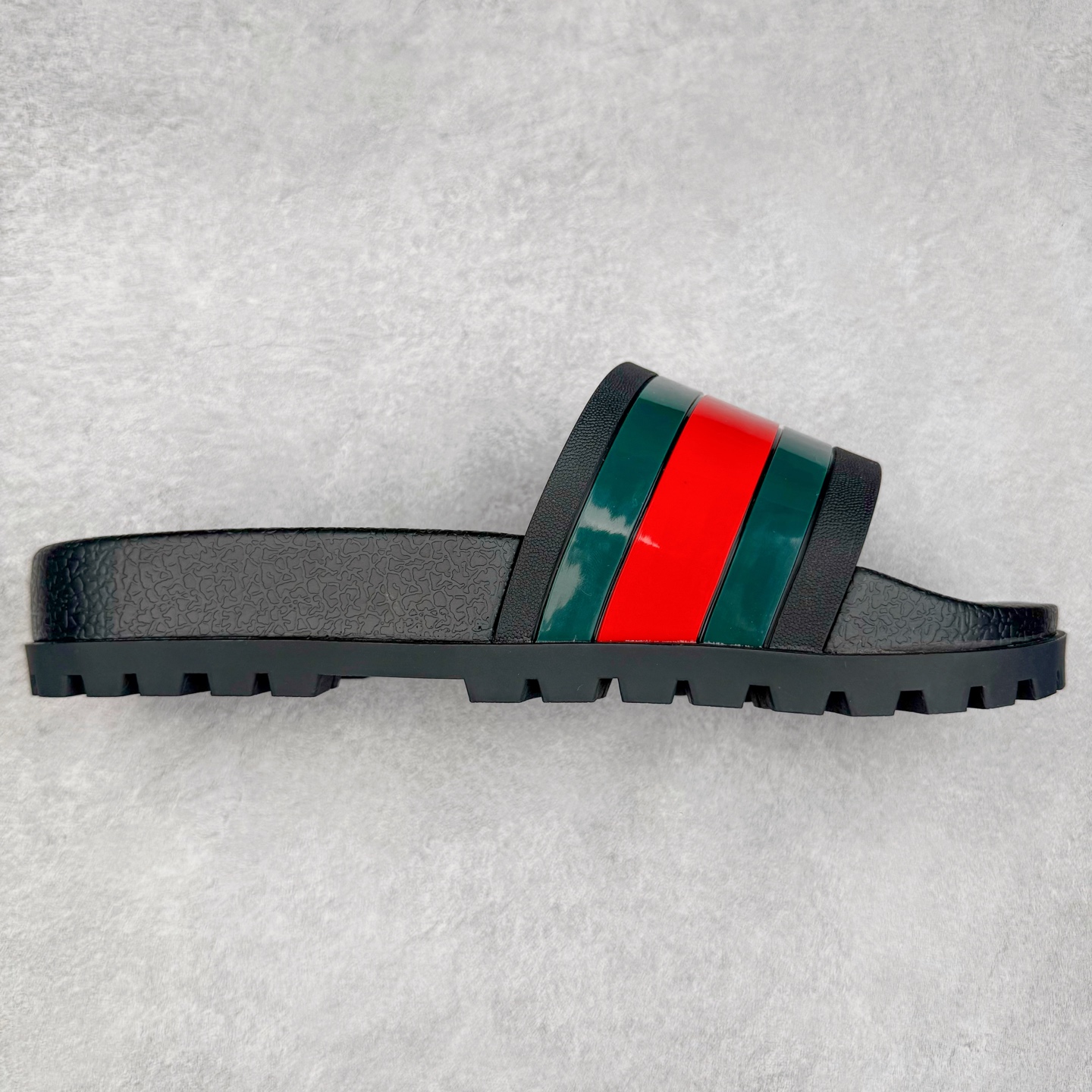 Gucci 古驰官网主推款 3D印花字一拖鞋 历年经爆典款 正品原版开模 高端复刻 Gucci 20ss 夏季时潮尚流爆款 毫无念悬的网红单品 时装周街拍出率镜超高 潮流必备款 百搭 简单易驾驭 原版花盒全套包装 尺码:36 37 38 39 40 41 42 43 44 45-选品中心