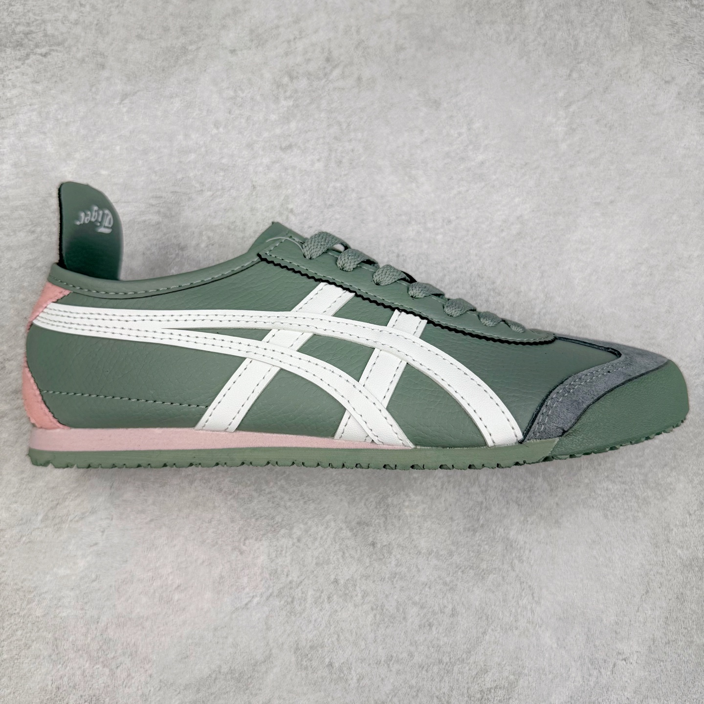 图片[7]-Onitsuka Tiger MEXICO 66 亚瑟士鬼冢虎复古经典板鞋 产品从款式颜色造型上体现出追求舒适和细节的完美 鞋类更是推崇手工制作的严谨与完美 融舒适性与可穿性的设计风格 注重细节的完美和别致魅力 既保持稳重 又不失轻松的时尚感 尺码：36 37 37.5 38 39 39.5 40 40.5 41.5 42 42.5 43.5 44 45-选品中心