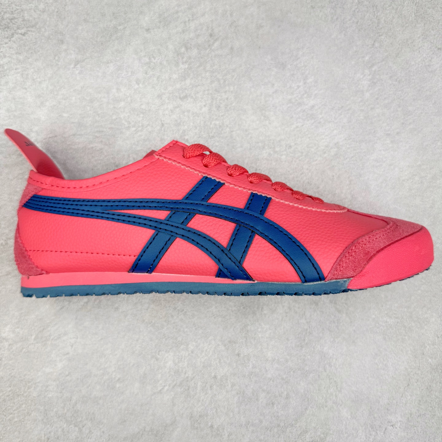 图片[2]-Onitsuka Tiger MEXICO 66 亚瑟士鬼冢虎复古经典板鞋 产品从款式颜色造型上体现出追求舒适和细节的完美 鞋类更是推崇手工制作的严谨与完美 融舒适性与可穿性的设计风格 注重细节的完美和别致魅力 既保持稳重 又不失轻松的时尚感 尺码：36 37 37.5 38 39 39.5 40 40.5 41.5 42 42.5 43.5 44 45-选品中心