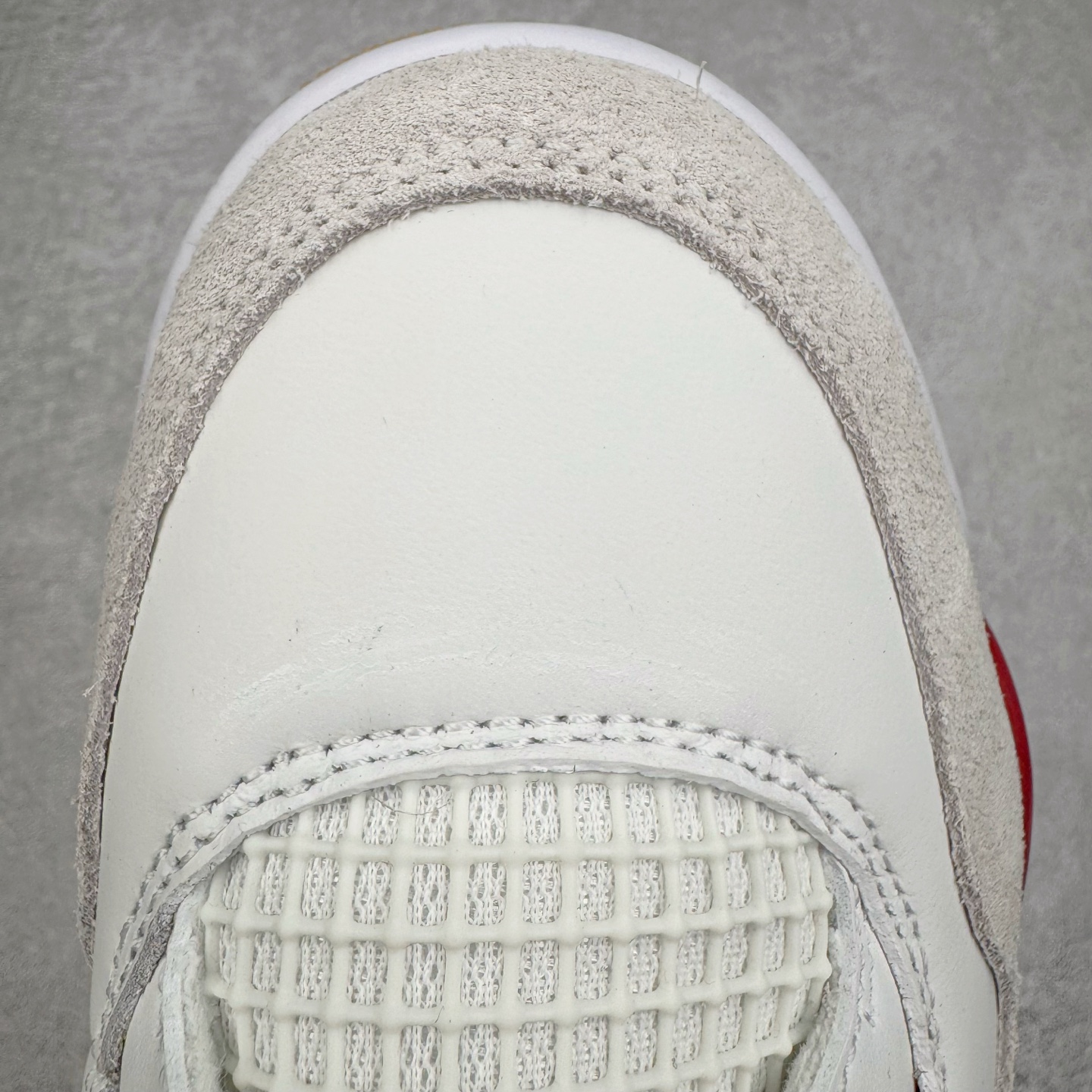 图片[14]-＃F版 NK SB x Air Jordan AJ4 联名白红 DR5415-106 大厂出品 全头层加持 原鞋原楦原纸板同源开发 完美呈现乔4的版型 内侧正确双色网格 还原细节 原厂皮料 正确气垫颜色 正确网格工艺 正确拉帮工艺 全鞋原装材料制作 原档案原模具打造 支持全方位与正品对比 尺码：36 36.5 37.5 38 38.5 39 40 40.5 41 42 42.5 43 44 44.5 45 46 47.5-选品中心