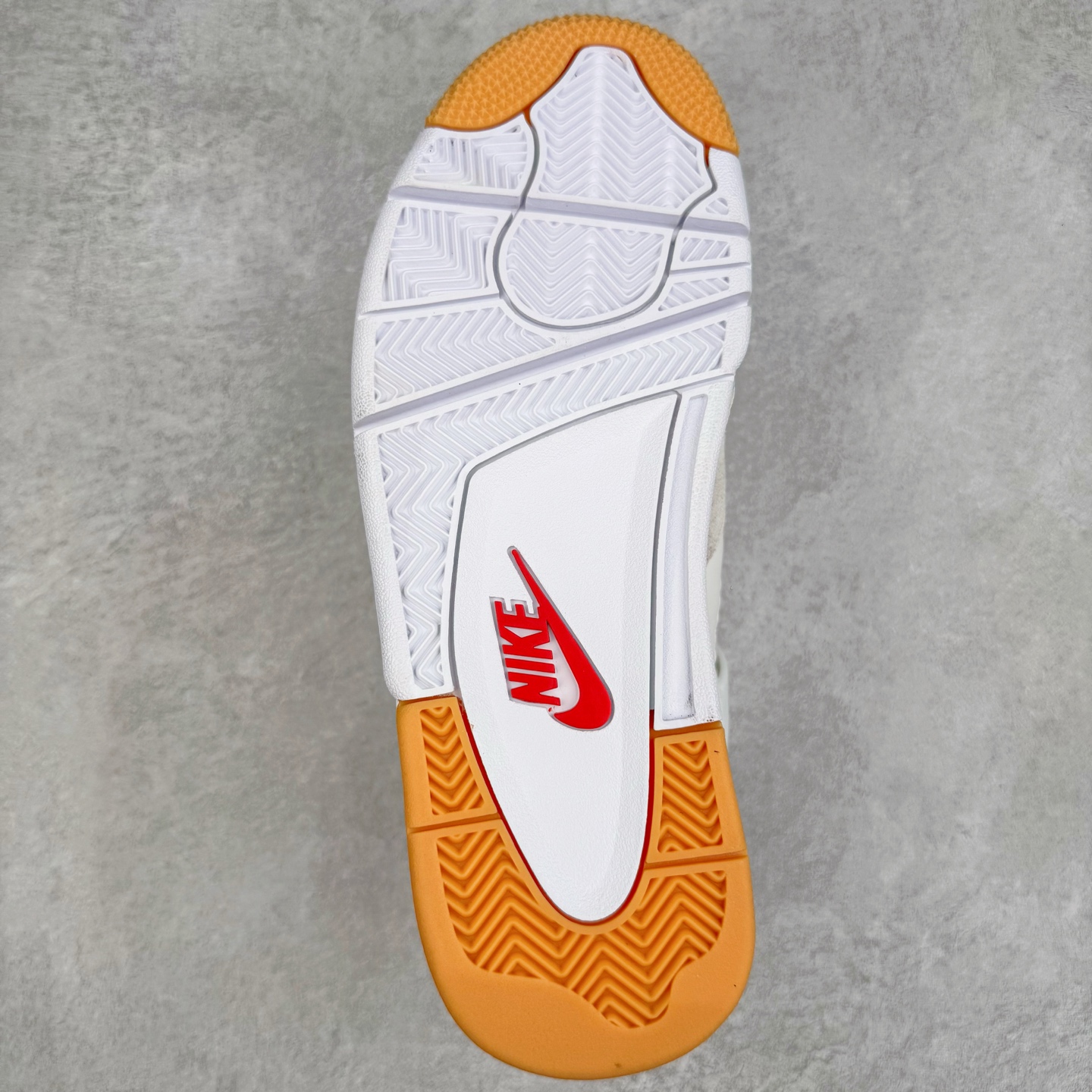 图片[9]-＃F版 NK SB x Air Jordan AJ4 联名白红 DR5415-106 大厂出品 全头层加持 原鞋原楦原纸板同源开发 完美呈现乔4的版型 内侧正确双色网格 还原细节 原厂皮料 正确气垫颜色 正确网格工艺 正确拉帮工艺 全鞋原装材料制作 原档案原模具打造 支持全方位与正品对比 尺码：36 36.5 37.5 38 38.5 39 40 40.5 41 42 42.5 43 44 44.5 45 46 47.5-选品中心