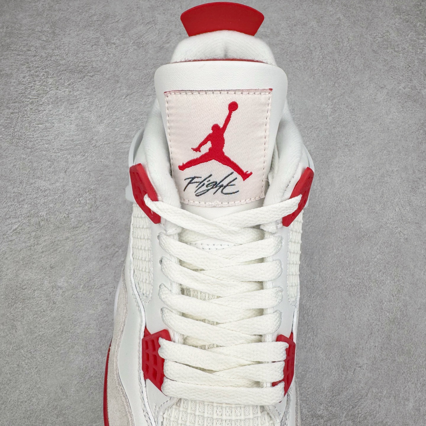 图片[5]-＃F版 NK SB x Air Jordan AJ4 联名白红 DR5415-106 大厂出品 全头层加持 原鞋原楦原纸板同源开发 完美呈现乔4的版型 内侧正确双色网格 还原细节 原厂皮料 正确气垫颜色 正确网格工艺 正确拉帮工艺 全鞋原装材料制作 原档案原模具打造 支持全方位与正品对比 尺码：36 36.5 37.5 38 38.5 39 40 40.5 41 42 42.5 43 44 44.5 45 46 47.5-选品中心