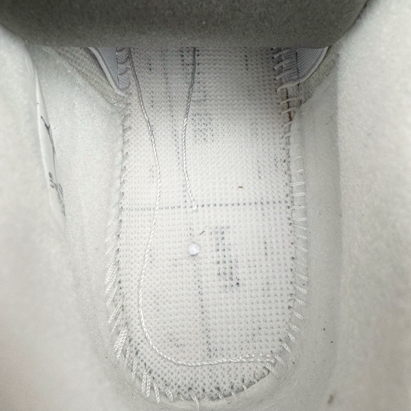 图片[10]-＃F版 NK SB x Air Jordan AJ4 联名白红 DR5415-106 大厂出品 全头层加持 原鞋原楦原纸板同源开发 完美呈现乔4的版型 内侧正确双色网格 还原细节 原厂皮料 正确气垫颜色 正确网格工艺 正确拉帮工艺 全鞋原装材料制作 原档案原模具打造 支持全方位与正品对比 尺码：36 36.5 37.5 38 38.5 39 40 40.5 41 42 42.5 43 44 44.5 45 46 47.5-选品中心