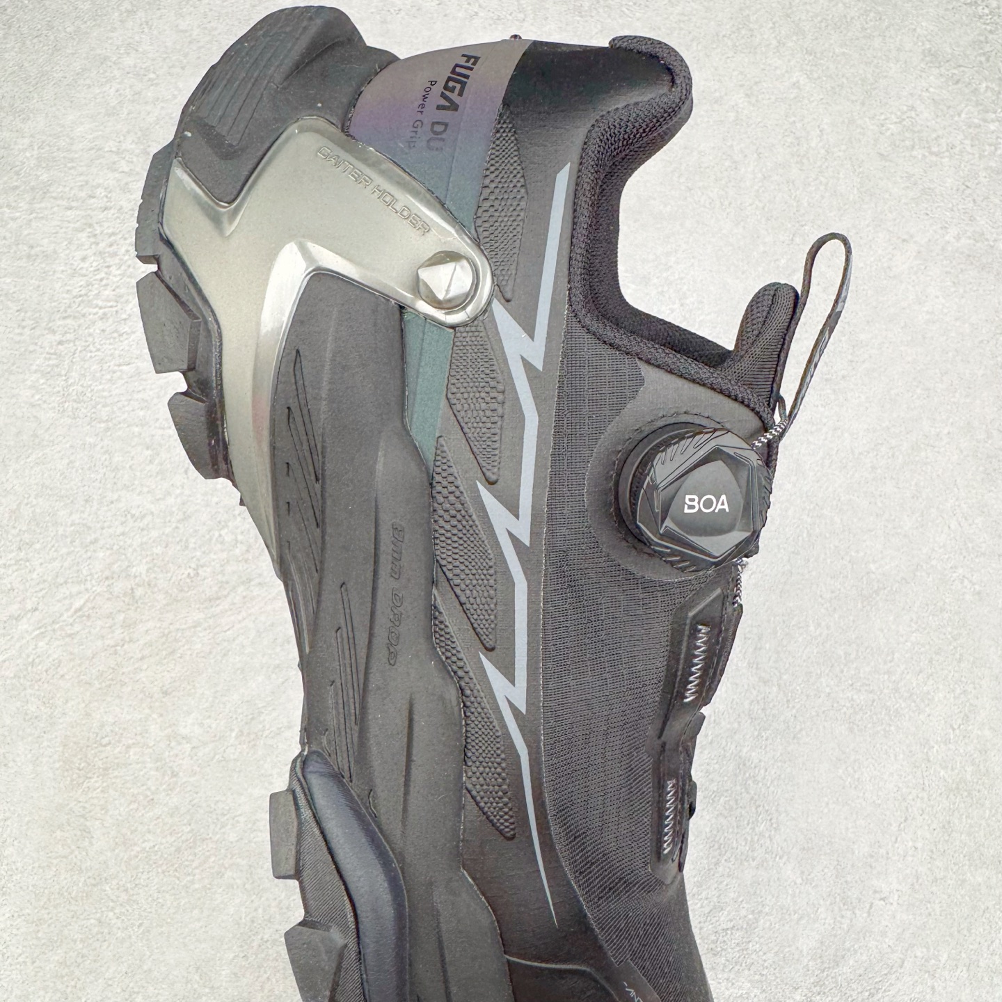 图片[6]-KAILAS FUGA DU BOA 凯乐石 黑山大坡王越野机能跑鞋 这双黑山整体呈现了多样的黑灰银搭配 鞋面主体部分采用网状薄翼材质中底是大坡王最具特色的山形结构 鞋带采用 BOA 旋钮快速穿脱系统 Vibram Megagrip 延续大坡王超强抓地 多重元素组合而成的造型和颜色设计让整双鞋观感丰富而又统一 整双鞋的技术和材料应用使得科技感十足颜色和脚感适合各类场景和场所穿着！ 尺码：36 36.5 37 37.5 38 39 39.5 40 41 41.5 42 42.5 43 44 44.5 45-选品中心