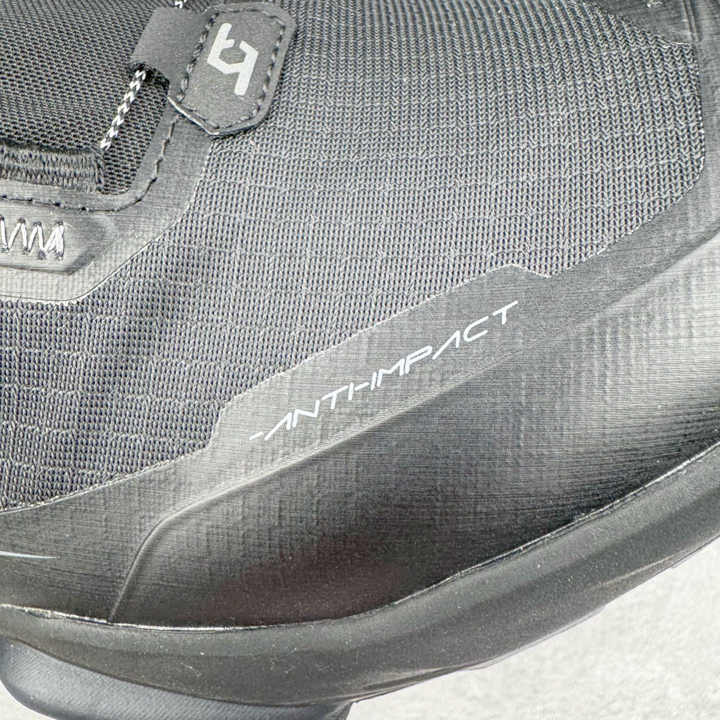 图片[16]-KAILAS FUGA DU BOA 凯乐石 黑山大坡王越野机能跑鞋 这双黑山整体呈现了多样的黑灰银搭配 鞋面主体部分采用网状薄翼材质中底是大坡王最具特色的山形结构 鞋带采用 BOA 旋钮快速穿脱系统 Vibram Megagrip 延续大坡王超强抓地 多重元素组合而成的造型和颜色设计让整双鞋观感丰富而又统一 整双鞋的技术和材料应用使得科技感十足颜色和脚感适合各类场景和场所穿着！ 尺码：36 36.5 37 37.5 38 39 39.5 40 41 41.5 42 42.5 43 44 44.5 45-选品中心