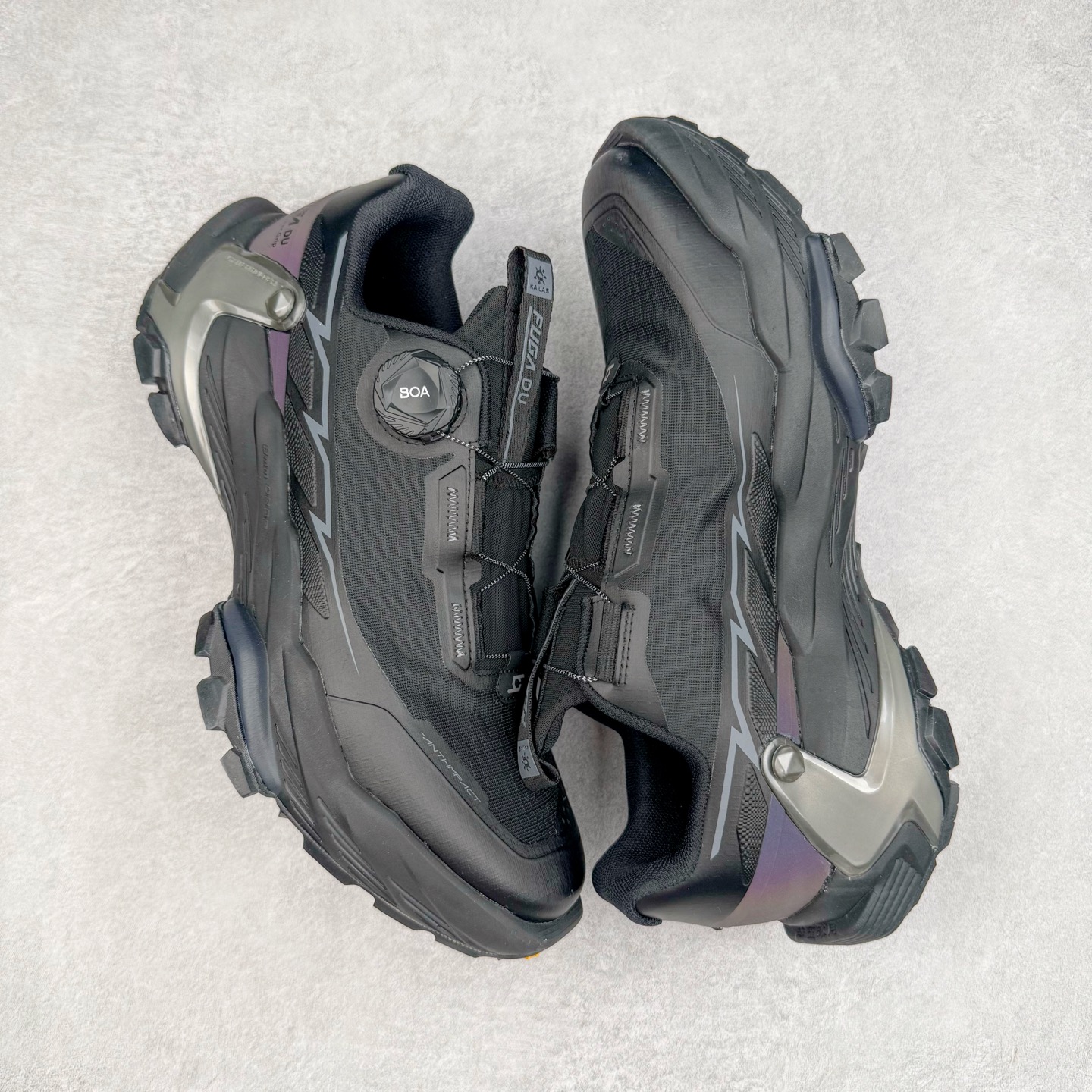 图片[3]-KAILAS FUGA DU BOA 凯乐石 黑山大坡王越野机能跑鞋 这双黑山整体呈现了多样的黑灰银搭配 鞋面主体部分采用网状薄翼材质中底是大坡王最具特色的山形结构 鞋带采用 BOA 旋钮快速穿脱系统 Vibram Megagrip 延续大坡王超强抓地 多重元素组合而成的造型和颜色设计让整双鞋观感丰富而又统一 整双鞋的技术和材料应用使得科技感十足颜色和脚感适合各类场景和场所穿着！ 尺码：36 36.5 37 37.5 38 39 39.5 40 41 41.5 42 42.5 43 44 44.5 45-选品中心