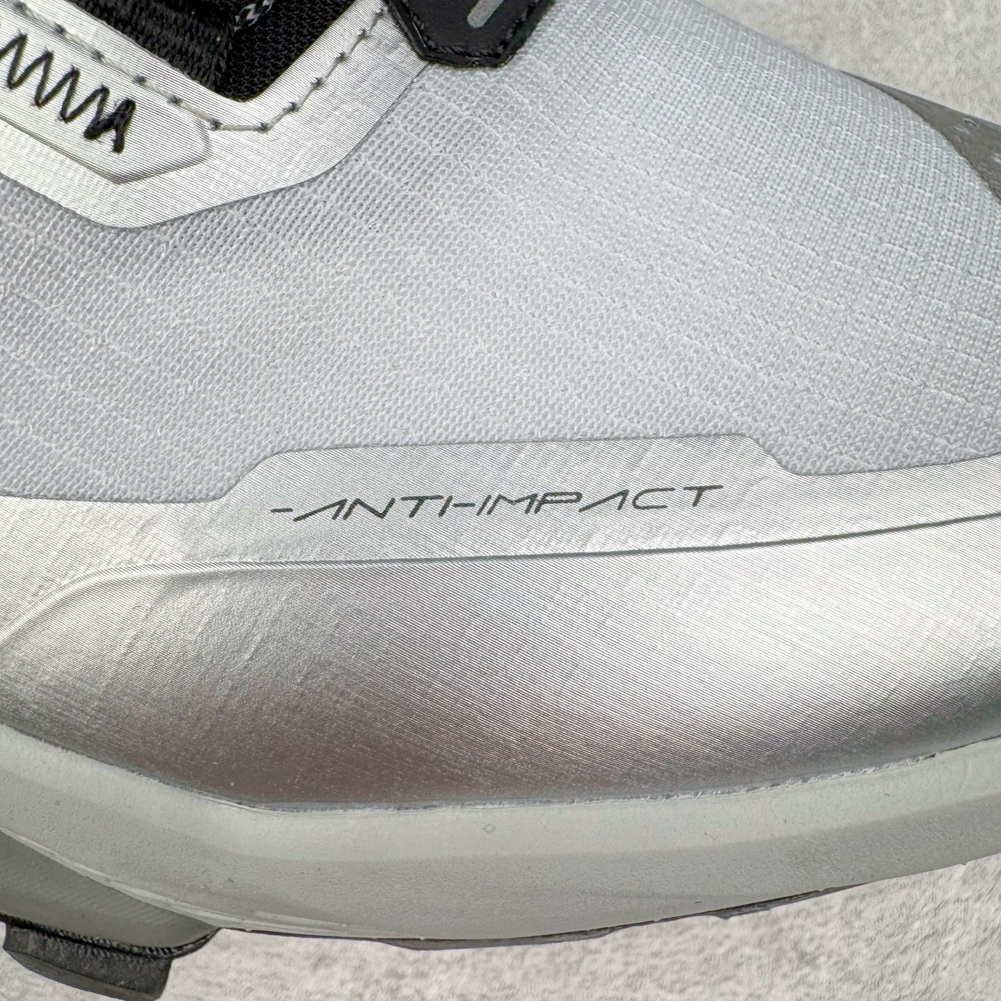 图片[15]-KAILAS FUGA DU BOA 凯乐石 黑山大坡王越野机能跑鞋 这双黑山整体呈现了多样的黑灰银搭配 鞋面主体部分采用网状薄翼材质中底是大坡王最具特色的山形结构 鞋带采用 BOA 旋钮快速穿脱系统 Vibram Megagrip 延续大坡王超强抓地 多重元素组合而成的造型和颜色设计让整双鞋观感丰富而又统一 整双鞋的技术和材料应用使得科技感十足颜色和脚感适合各类场景和场所穿着！ 尺码：36 36.5 37 37.5 38 39 39.5 40 41 41.5 42 42.5 43 44 44.5 45-选品中心