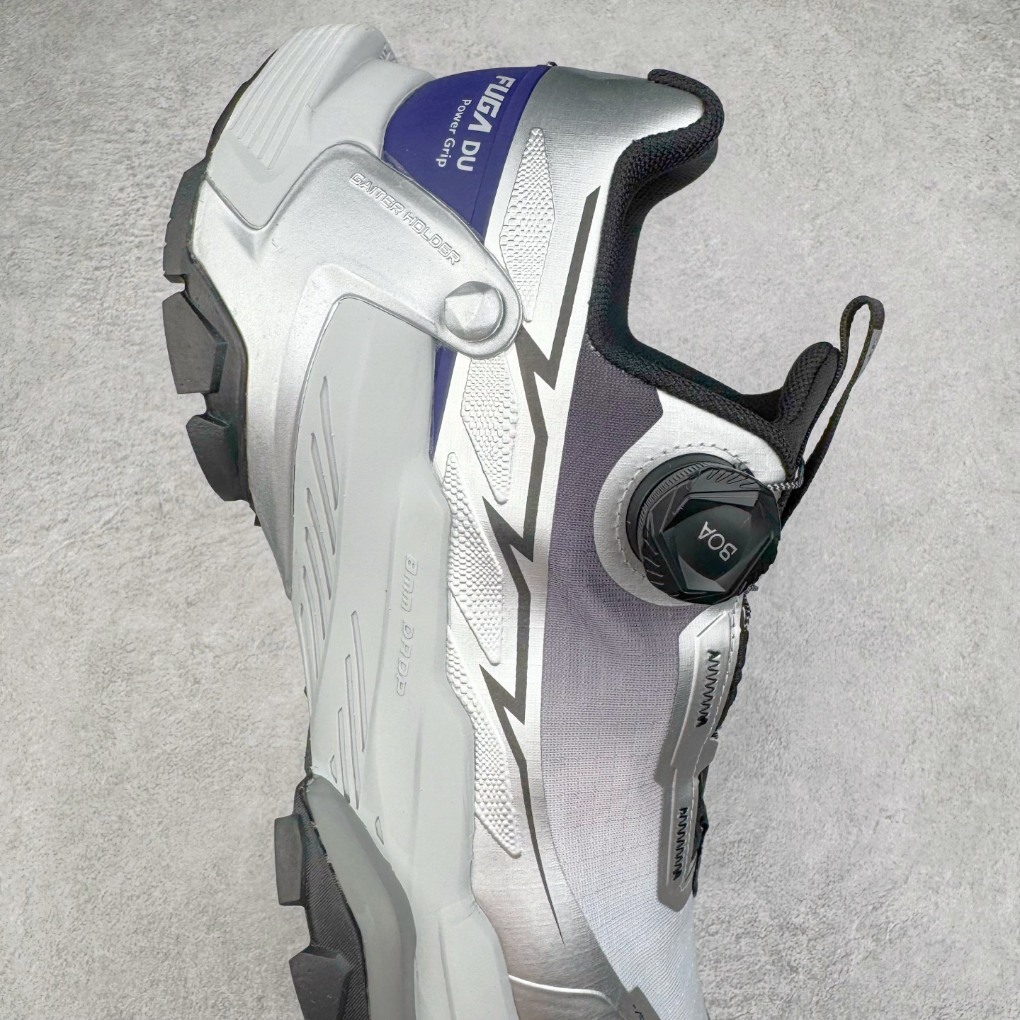 图片[6]-KAILAS FUGA DU BOA 凯乐石 黑山大坡王越野机能跑鞋 这双黑山整体呈现了多样的黑灰银搭配 鞋面主体部分采用网状薄翼材质中底是大坡王最具特色的山形结构 鞋带采用 BOA 旋钮快速穿脱系统 Vibram Megagrip 延续大坡王超强抓地 多重元素组合而成的造型和颜色设计让整双鞋观感丰富而又统一 整双鞋的技术和材料应用使得科技感十足颜色和脚感适合各类场景和场所穿着！ 尺码：36 36.5 37 37.5 38 39 39.5 40 41 41.5 42 42.5 43 44 44.5 45-选品中心