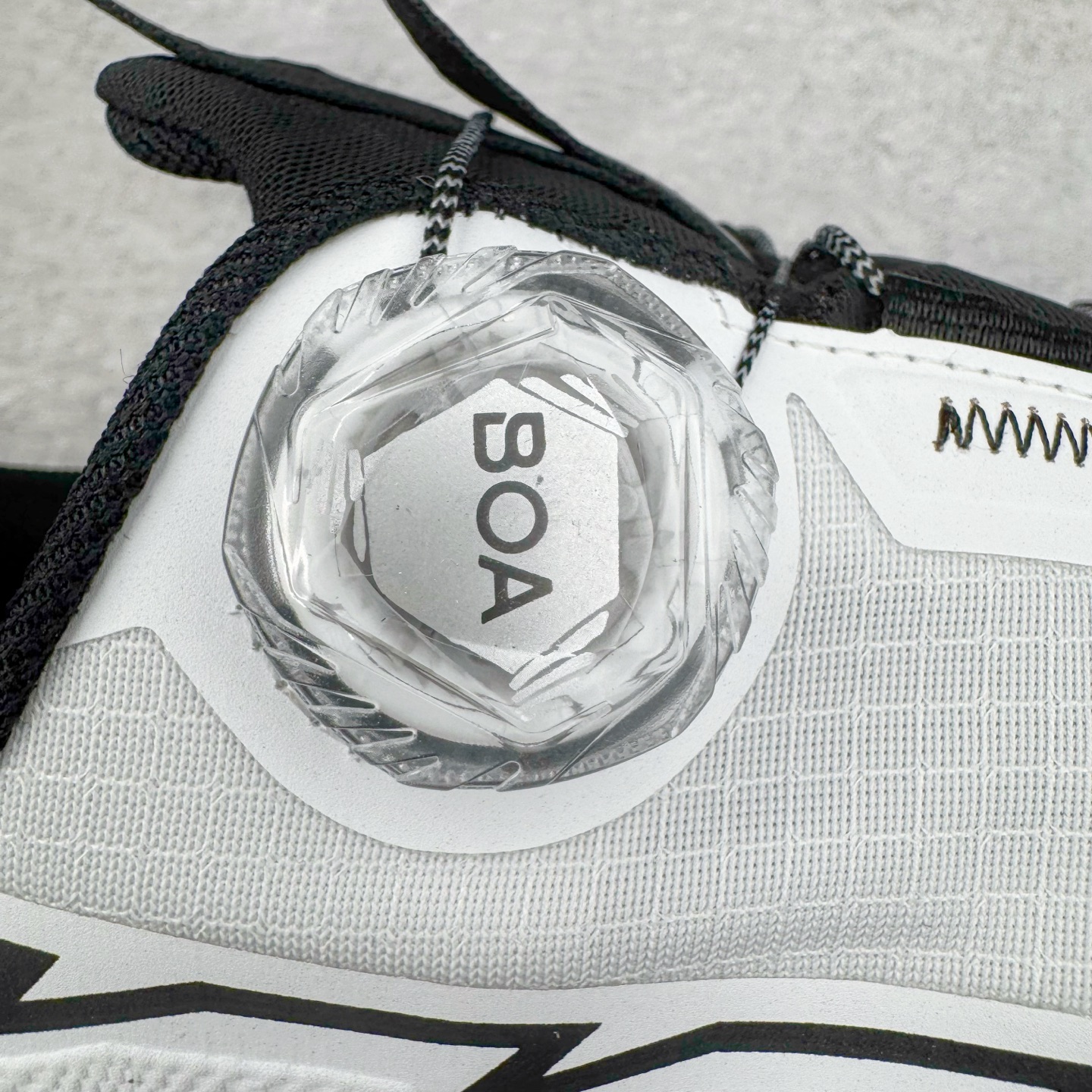 图片[19]-KAILAS FUGA DU BOA 凯乐石 黑山大坡王越野机能跑鞋 这双黑山整体呈现了多样的黑灰银搭配 鞋面主体部分采用网状薄翼材质中底是大坡王最具特色的山形结构 鞋带采用 BOA 旋钮快速穿脱系统 Vibram Megagrip 延续大坡王超强抓地 多重元素组合而成的造型和颜色设计让整双鞋观感丰富而又统一 整双鞋的技术和材料应用使得科技感十足颜色和脚感适合各类场景和场所穿着！ 尺码：36 36.5 37 37.5 38 39 39.5 40 41 41.5 42 42.5 43 44 44.5 45-选品中心