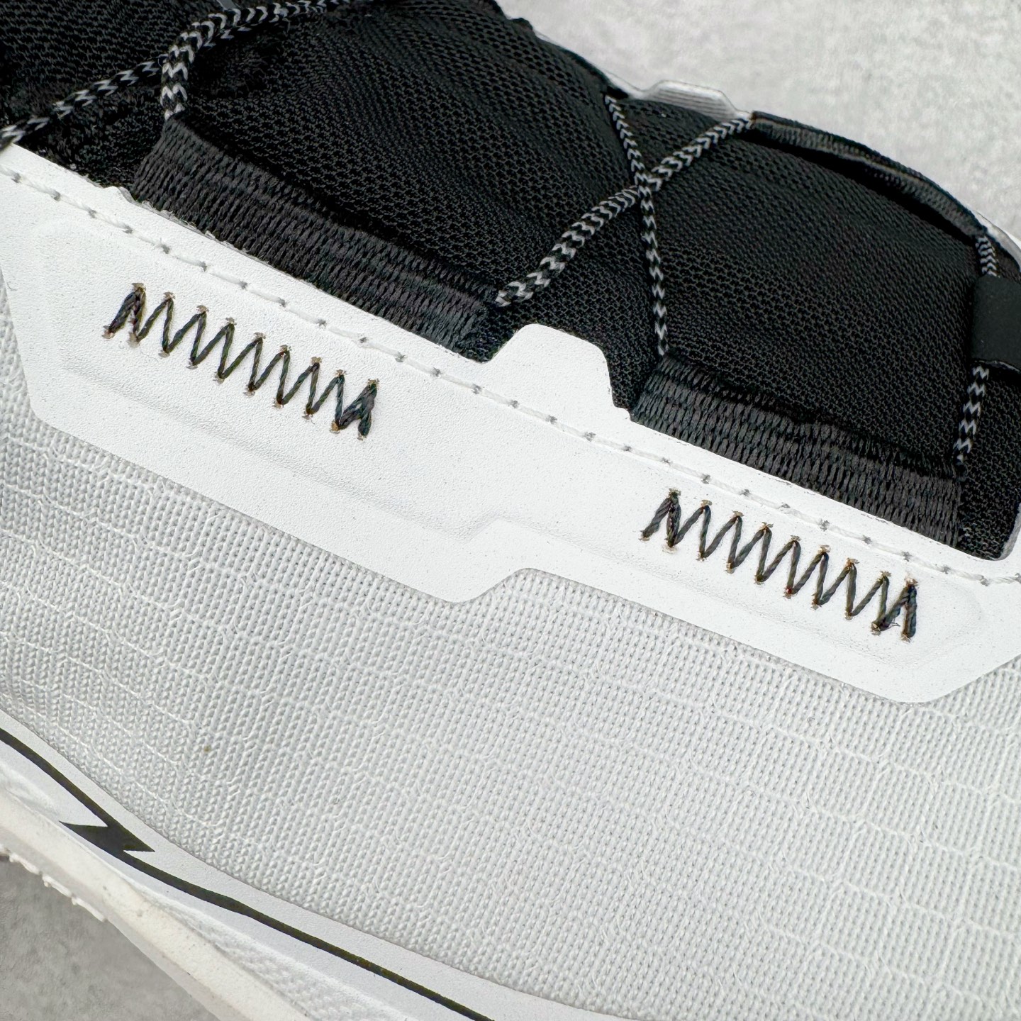 图片[18]-KAILAS FUGA DU BOA 凯乐石 黑山大坡王越野机能跑鞋 这双黑山整体呈现了多样的黑灰银搭配 鞋面主体部分采用网状薄翼材质中底是大坡王最具特色的山形结构 鞋带采用 BOA 旋钮快速穿脱系统 Vibram Megagrip 延续大坡王超强抓地 多重元素组合而成的造型和颜色设计让整双鞋观感丰富而又统一 整双鞋的技术和材料应用使得科技感十足颜色和脚感适合各类场景和场所穿着！ 尺码：36 36.5 37 37.5 38 39 39.5 40 41 41.5 42 42.5 43 44 44.5 45-选品中心