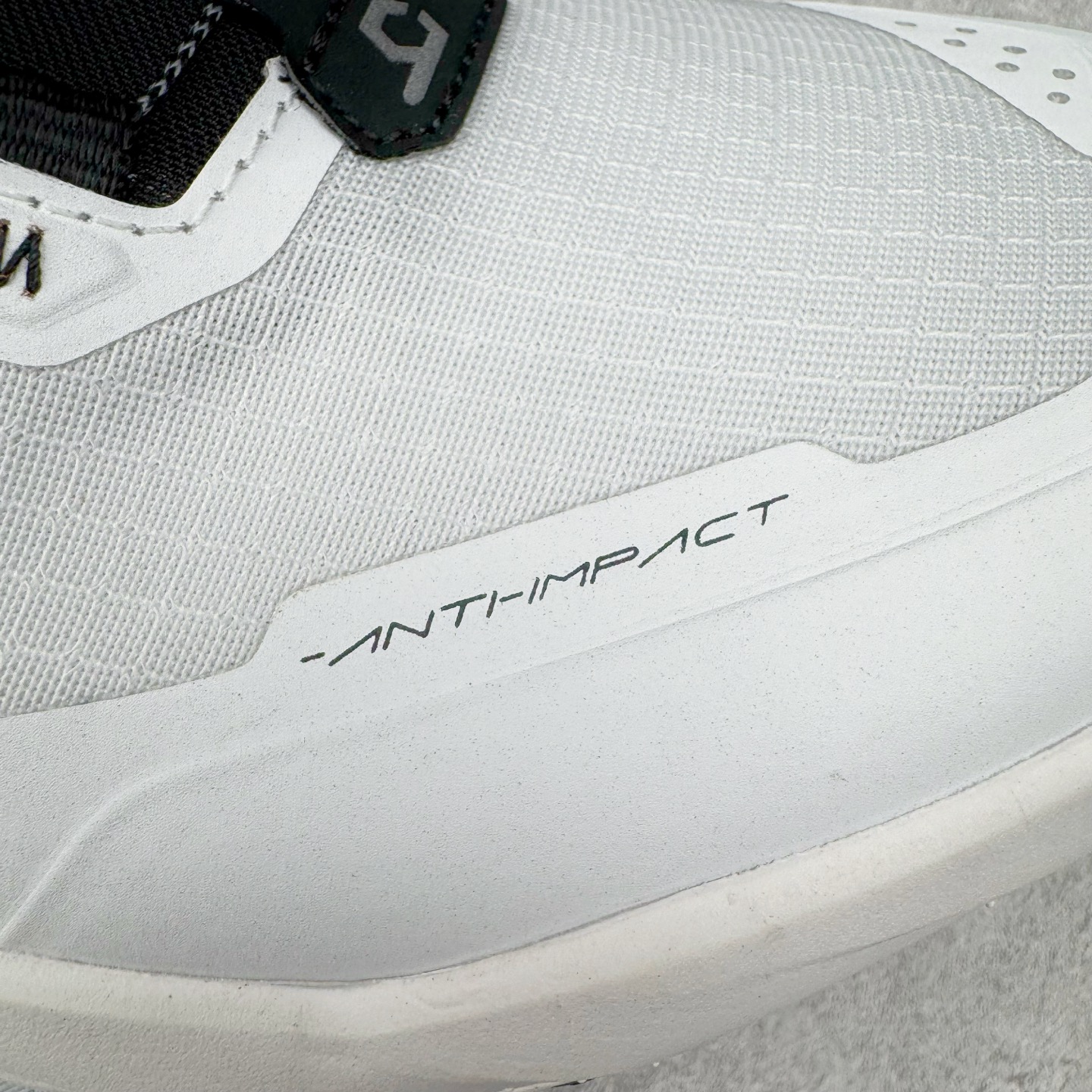 图片[17]-KAILAS FUGA DU BOA 凯乐石 黑山大坡王越野机能跑鞋 这双黑山整体呈现了多样的黑灰银搭配 鞋面主体部分采用网状薄翼材质中底是大坡王最具特色的山形结构 鞋带采用 BOA 旋钮快速穿脱系统 Vibram Megagrip 延续大坡王超强抓地 多重元素组合而成的造型和颜色设计让整双鞋观感丰富而又统一 整双鞋的技术和材料应用使得科技感十足颜色和脚感适合各类场景和场所穿着！ 尺码：36 36.5 37 37.5 38 39 39.5 40 41 41.5 42 42.5 43 44 44.5 45-选品中心