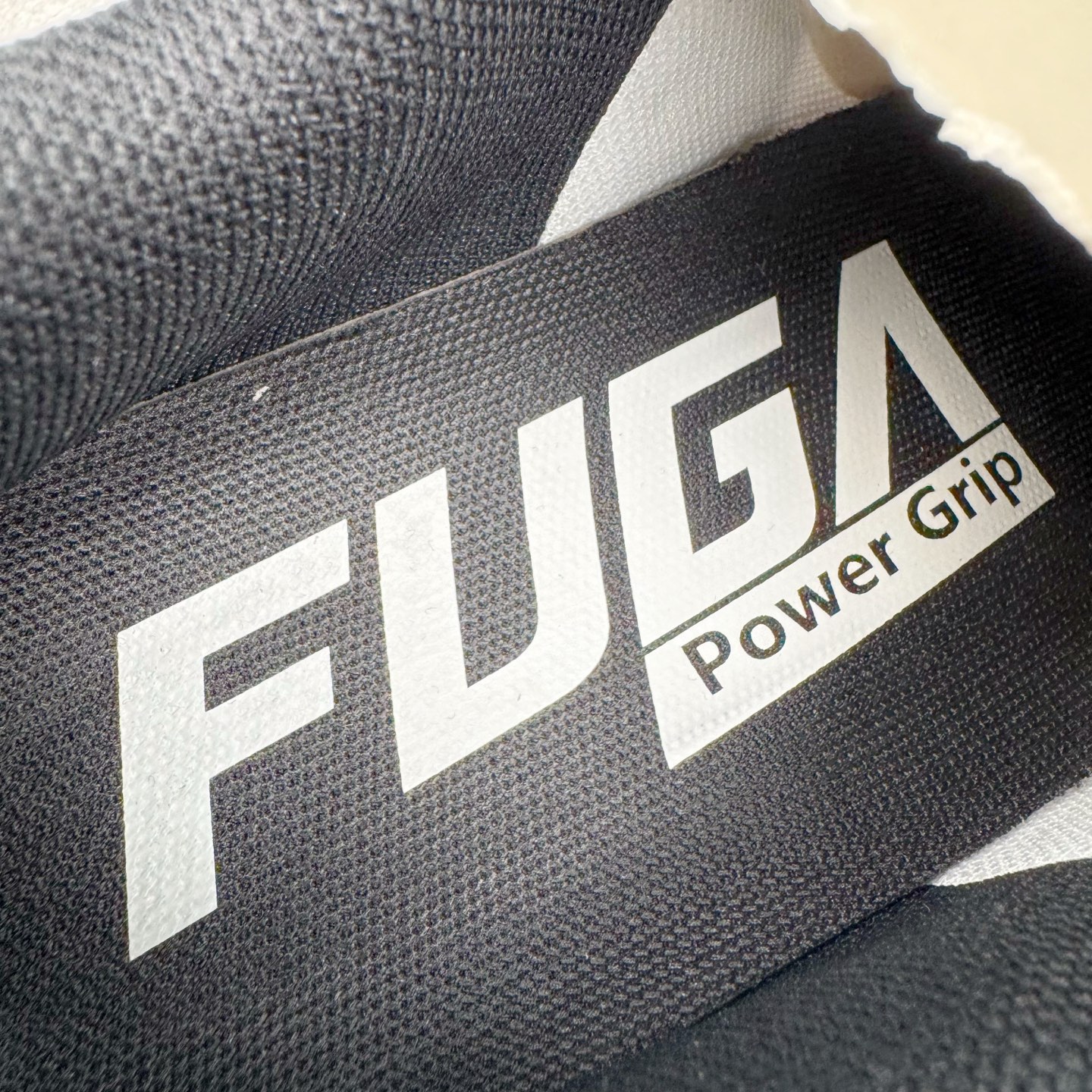 图片[12]-KAILAS FUGA DU BOA 凯乐石 黑山大坡王越野机能跑鞋 这双黑山整体呈现了多样的黑灰银搭配 鞋面主体部分采用网状薄翼材质中底是大坡王最具特色的山形结构 鞋带采用 BOA 旋钮快速穿脱系统 Vibram Megagrip 延续大坡王超强抓地 多重元素组合而成的造型和颜色设计让整双鞋观感丰富而又统一 整双鞋的技术和材料应用使得科技感十足颜色和脚感适合各类场景和场所穿着！ 尺码：36 36.5 37 37.5 38 39 39.5 40 41 41.5 42 42.5 43 44 44.5 45-选品中心