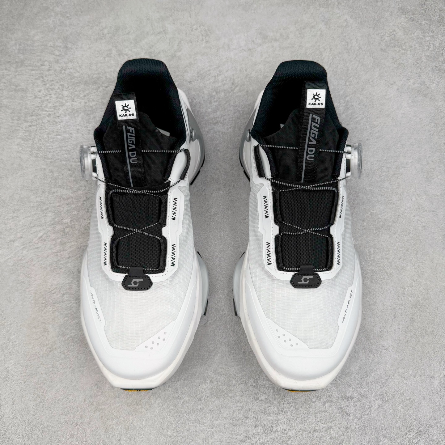 图片[2]-KAILAS FUGA DU BOA 凯乐石 黑山大坡王越野机能跑鞋 这双黑山整体呈现了多样的黑灰银搭配 鞋面主体部分采用网状薄翼材质中底是大坡王最具特色的山形结构 鞋带采用 BOA 旋钮快速穿脱系统 Vibram Megagrip 延续大坡王超强抓地 多重元素组合而成的造型和颜色设计让整双鞋观感丰富而又统一 整双鞋的技术和材料应用使得科技感十足颜色和脚感适合各类场景和场所穿着！ 尺码：36 36.5 37 37.5 38 39 39.5 40 41 41.5 42 42.5 43 44 44.5 45-选品中心