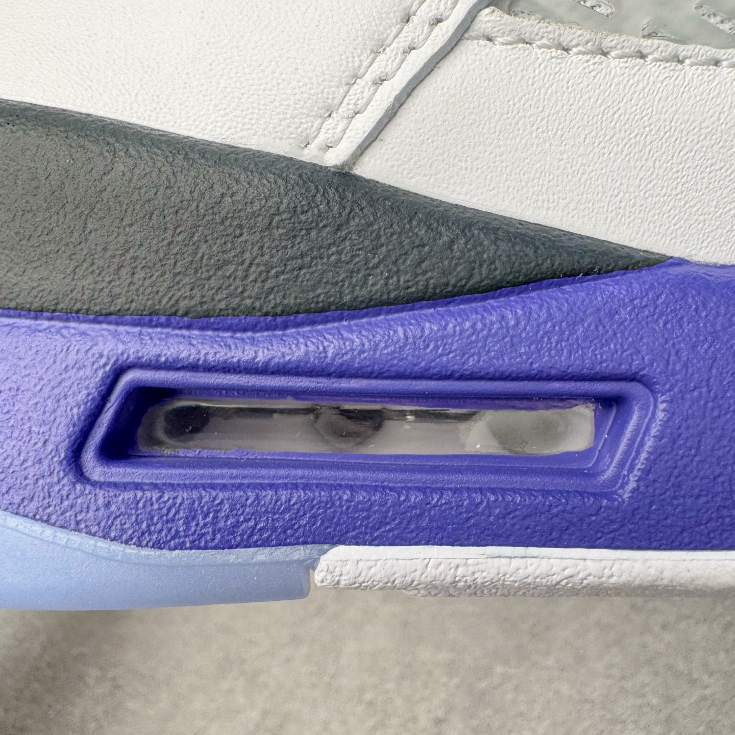 图片[14]-＃K版 Air Jordan AJ5 OG “Grape” 白紫色 HQ7978-100 原厂全套原楦原纸板磨具开发 原厂皮料加持 原厂港宝加持定型后跟R度完美 同源原厂电绣 飞人针数密度立体效果一致 原厂拉帮手法 原厂配置纸衬高频鞋盒 原厂指令配双鞋带 原厂TPU网格鞋带扣 超高鞋面清洁度 最高QC检验标准 控制溢胶瑕疵 到手可放心比对发售原鞋 上脚百分百充正驾驭 尺码：40 40.5 41 42 42.5 43 44 44.5 45 46 47.5 48.5-选品中心