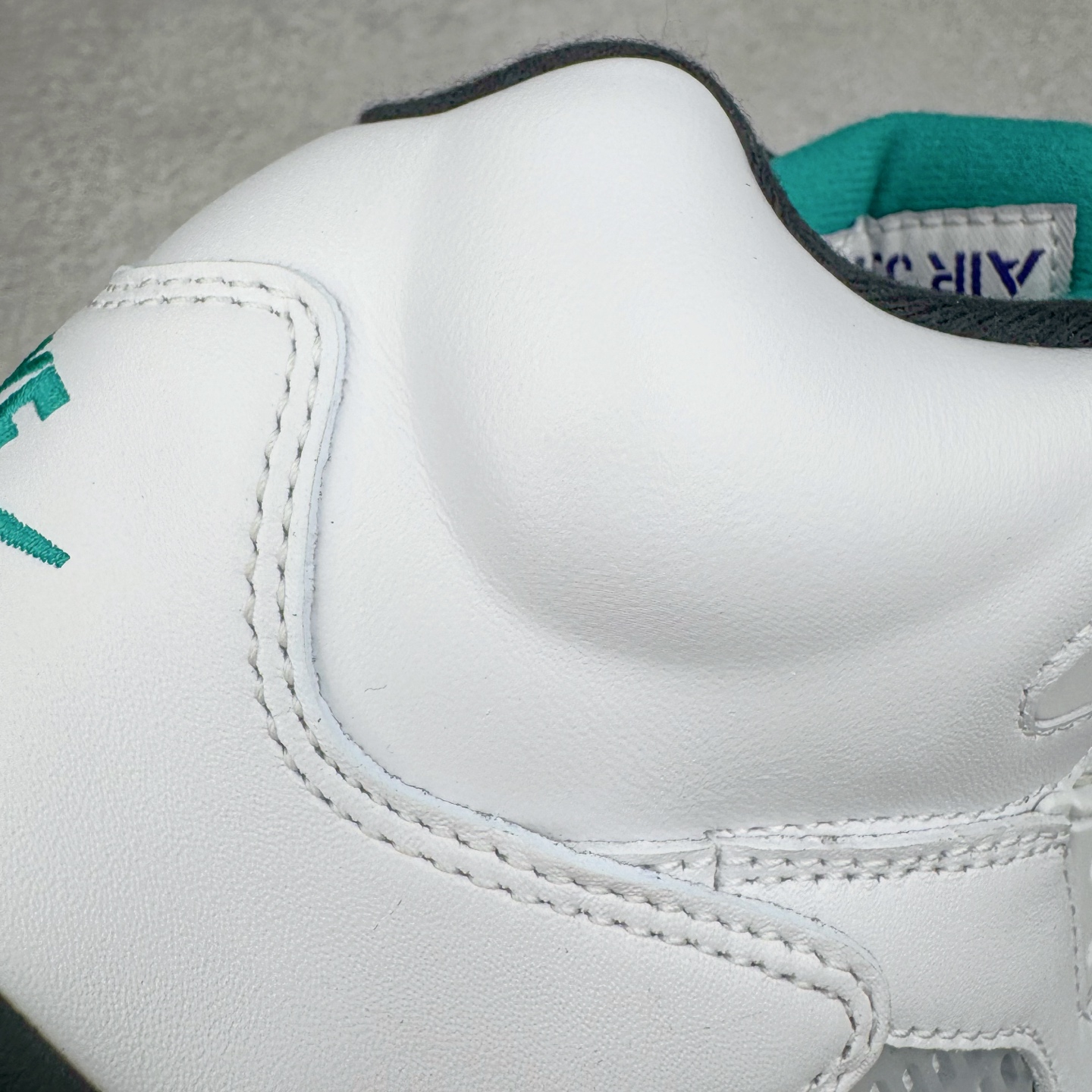 图片[16]-＃K版 Air Jordan AJ5 OG “Grape” 白紫色 HQ7978-100 原厂全套原楦原纸板磨具开发 原厂皮料加持 原厂港宝加持定型后跟R度完美 同源原厂电绣 飞人针数密度立体效果一致 原厂拉帮手法 原厂配置纸衬高频鞋盒 原厂指令配双鞋带 原厂TPU网格鞋带扣 超高鞋面清洁度 最高QC检验标准 控制溢胶瑕疵 到手可放心比对发售原鞋 上脚百分百充正驾驭 尺码：40 40.5 41 42 42.5 43 44 44.5 45 46 47.5 48.5-选品中心