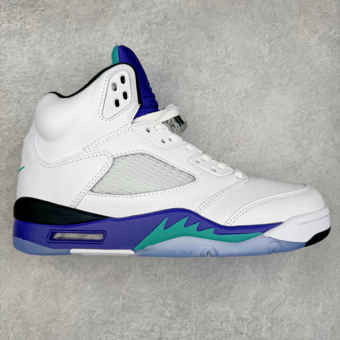 ＃K版 Air Jordan AJ5 OG “Grape” 白紫色 HQ7978-100 原厂全套原楦原纸板磨具开发 原厂皮料加持 原厂港宝加持定型后跟R度完美 同源原厂电绣 飞人针数密度立体效果一致 原厂拉帮手法 原厂配置纸衬高频鞋盒 原厂指令配双鞋带 原厂TPU网格鞋带扣 超高鞋面清洁度 最高QC检验标准 控制溢胶瑕疵 到手可放心比对发售原鞋 上脚百分百充正驾驭 尺码：40 40.5 41 42 42.5 43 44 44.5 45 46 47.5 48.5-选品中心