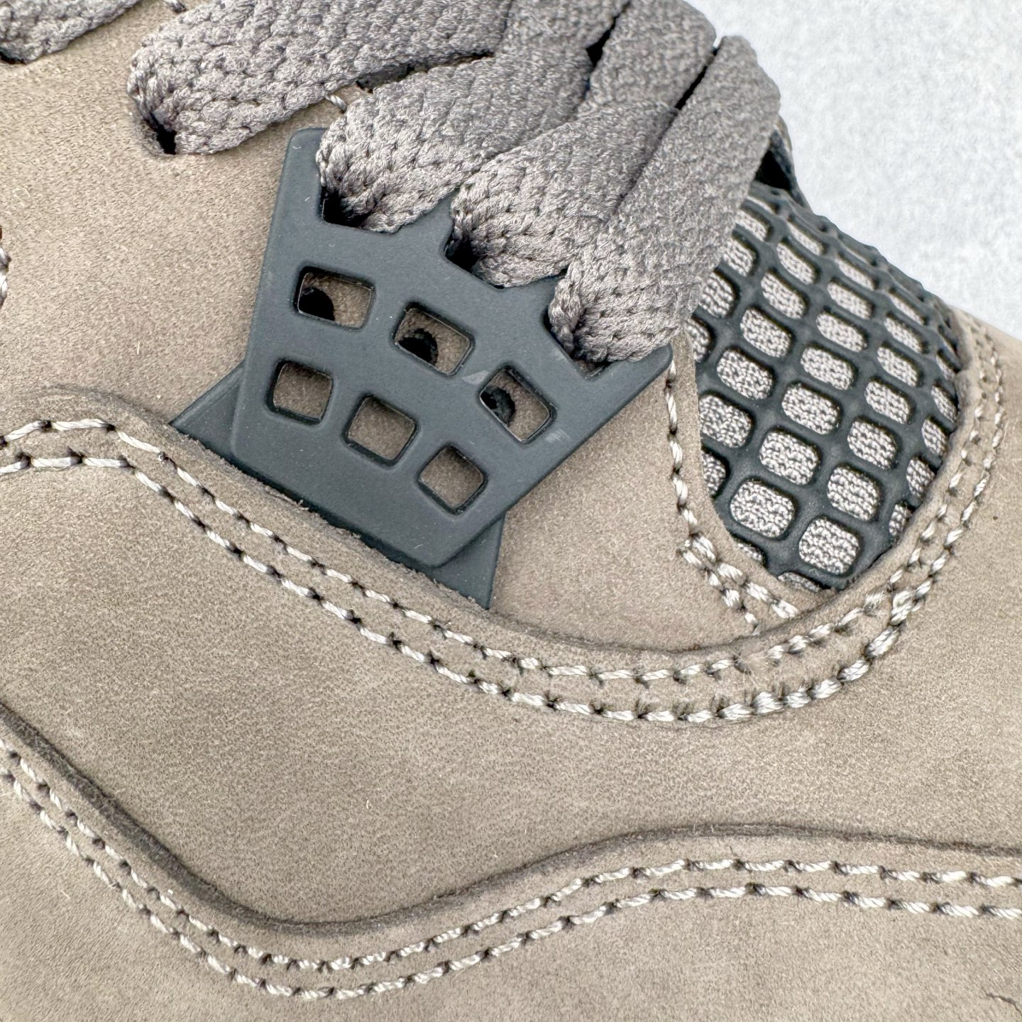 图片[16]-＃F版 Air Jordan AJ4 Ship “Cave Stone”摩卡棕色 FV5029-200 大厂出品 全头层加持 原鞋原楦原纸板同源开发 完美呈现乔4的版型 内侧正确双色网格 还原细节 原厂皮料 正确气垫颜色 正确网格工艺 正确拉帮工艺 全鞋原装材料制作 原档案原模具打造 支持全方位与正品对比 尺码：36 36.5 37.5 38 38.5 39 40 40.5 41 42 42.5 43 44 44.5 45 46 47.5-选品中心