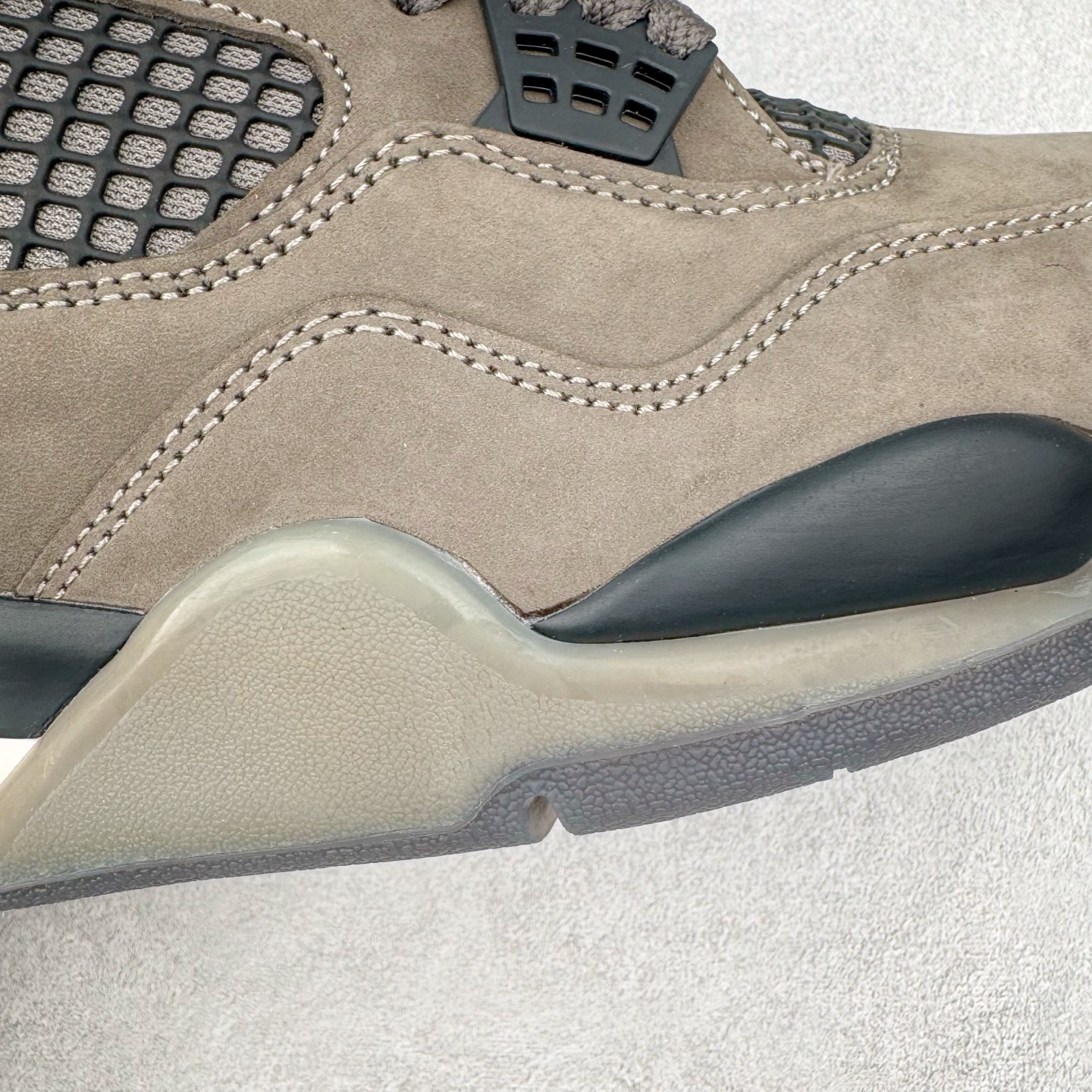 图片[18]-＃F版 Air Jordan AJ4 Ship “Cave Stone”摩卡棕色 FV5029-200 大厂出品 全头层加持 原鞋原楦原纸板同源开发 完美呈现乔4的版型 内侧正确双色网格 还原细节 原厂皮料 正确气垫颜色 正确网格工艺 正确拉帮工艺 全鞋原装材料制作 原档案原模具打造 支持全方位与正品对比 尺码：36 36.5 37.5 38 38.5 39 40 40.5 41 42 42.5 43 44 44.5 45 46 47.5-选品中心
