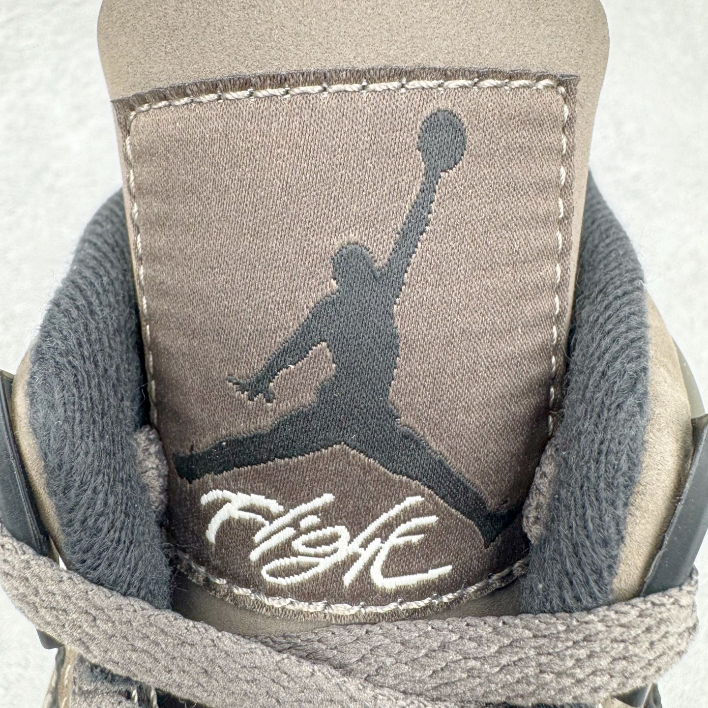 图片[12]-＃F版 Air Jordan AJ4 Ship “Cave Stone”摩卡棕色 FV5029-200 大厂出品 全头层加持 原鞋原楦原纸板同源开发 完美呈现乔4的版型 内侧正确双色网格 还原细节 原厂皮料 正确气垫颜色 正确网格工艺 正确拉帮工艺 全鞋原装材料制作 原档案原模具打造 支持全方位与正品对比 尺码：36 36.5 37.5 38 38.5 39 40 40.5 41 42 42.5 43 44 44.5 45 46 47.5-选品中心