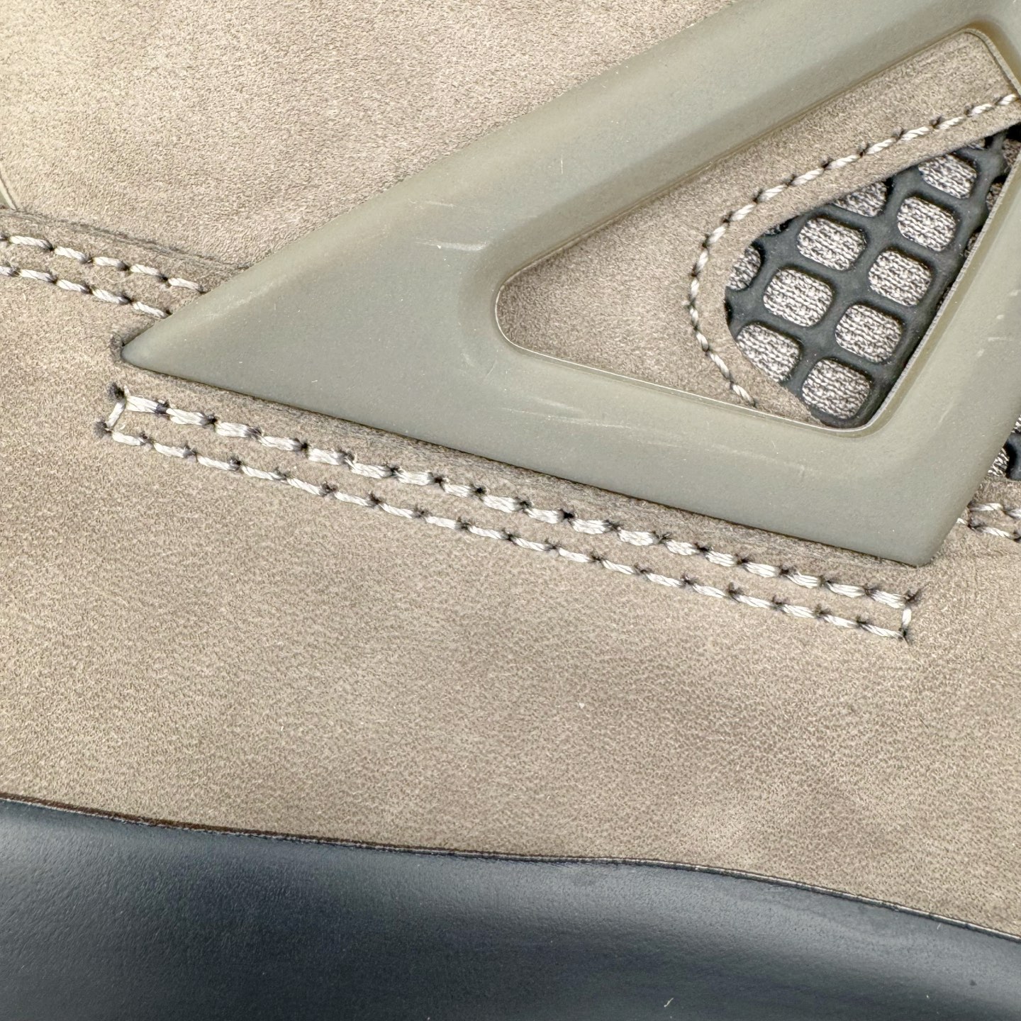 图片[15]-＃F版 Air Jordan AJ4 Ship “Cave Stone”摩卡棕色 FV5029-200 大厂出品 全头层加持 原鞋原楦原纸板同源开发 完美呈现乔4的版型 内侧正确双色网格 还原细节 原厂皮料 正确气垫颜色 正确网格工艺 正确拉帮工艺 全鞋原装材料制作 原档案原模具打造 支持全方位与正品对比 尺码：36 36.5 37.5 38 38.5 39 40 40.5 41 42 42.5 43 44 44.5 45 46 47.5-选品中心