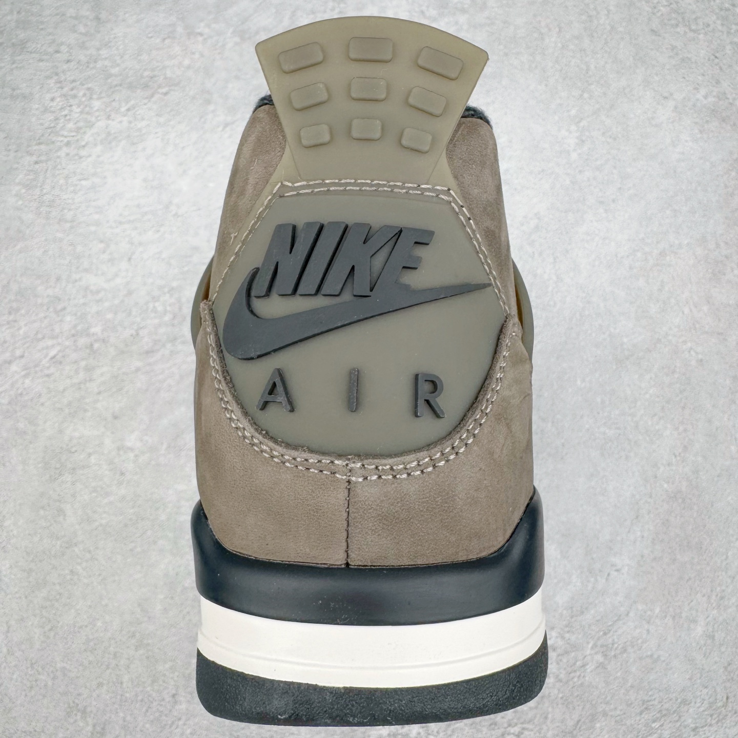 图片[8]-＃F版 Air Jordan AJ4 Ship “Cave Stone”摩卡棕色 FV5029-200 大厂出品 全头层加持 原鞋原楦原纸板同源开发 完美呈现乔4的版型 内侧正确双色网格 还原细节 原厂皮料 正确气垫颜色 正确网格工艺 正确拉帮工艺 全鞋原装材料制作 原档案原模具打造 支持全方位与正品对比 尺码：36 36.5 37.5 38 38.5 39 40 40.5 41 42 42.5 43 44 44.5 45 46 47.5-选品中心