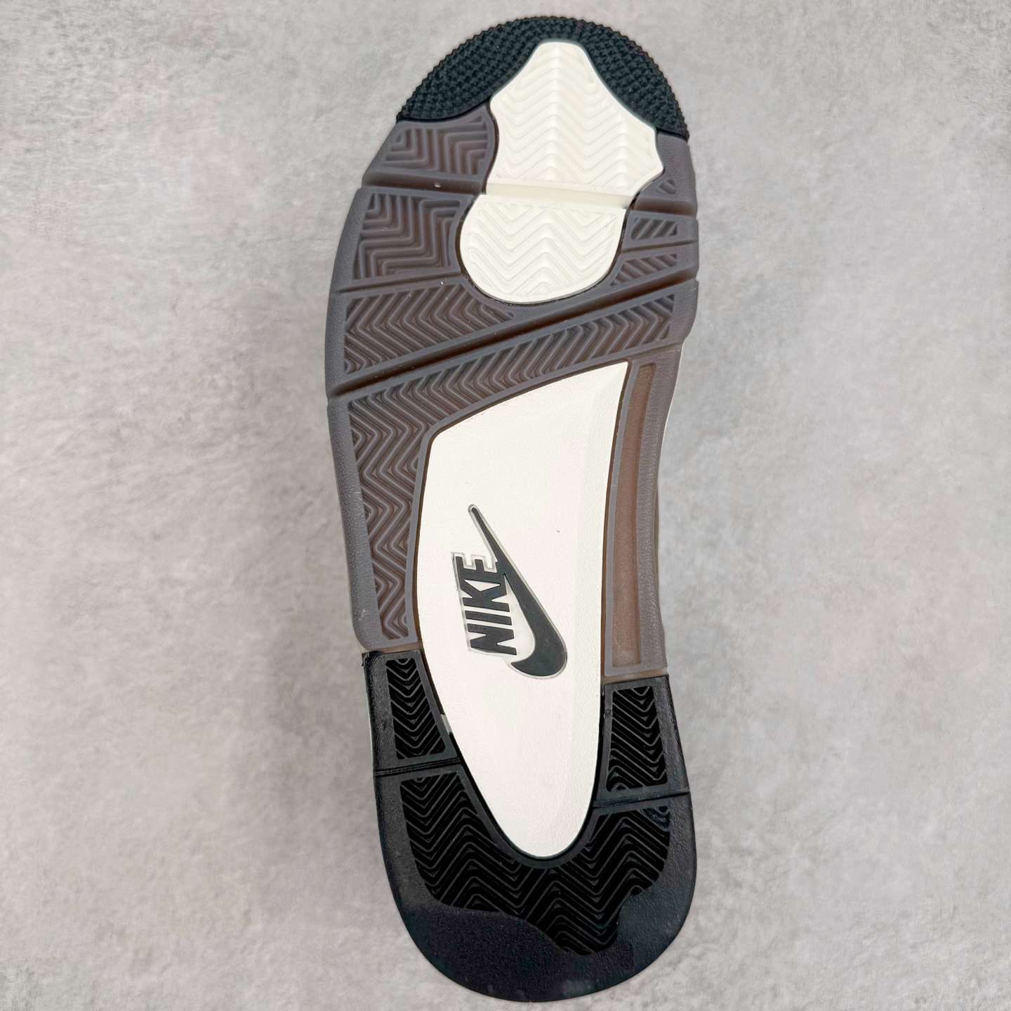 图片[9]-＃F版 Air Jordan AJ4 Ship “Cave Stone”摩卡棕色 FV5029-200 大厂出品 全头层加持 原鞋原楦原纸板同源开发 完美呈现乔4的版型 内侧正确双色网格 还原细节 原厂皮料 正确气垫颜色 正确网格工艺 正确拉帮工艺 全鞋原装材料制作 原档案原模具打造 支持全方位与正品对比 尺码：36 36.5 37.5 38 38.5 39 40 40.5 41 42 42.5 43 44 44.5 45 46 47.5-选品中心