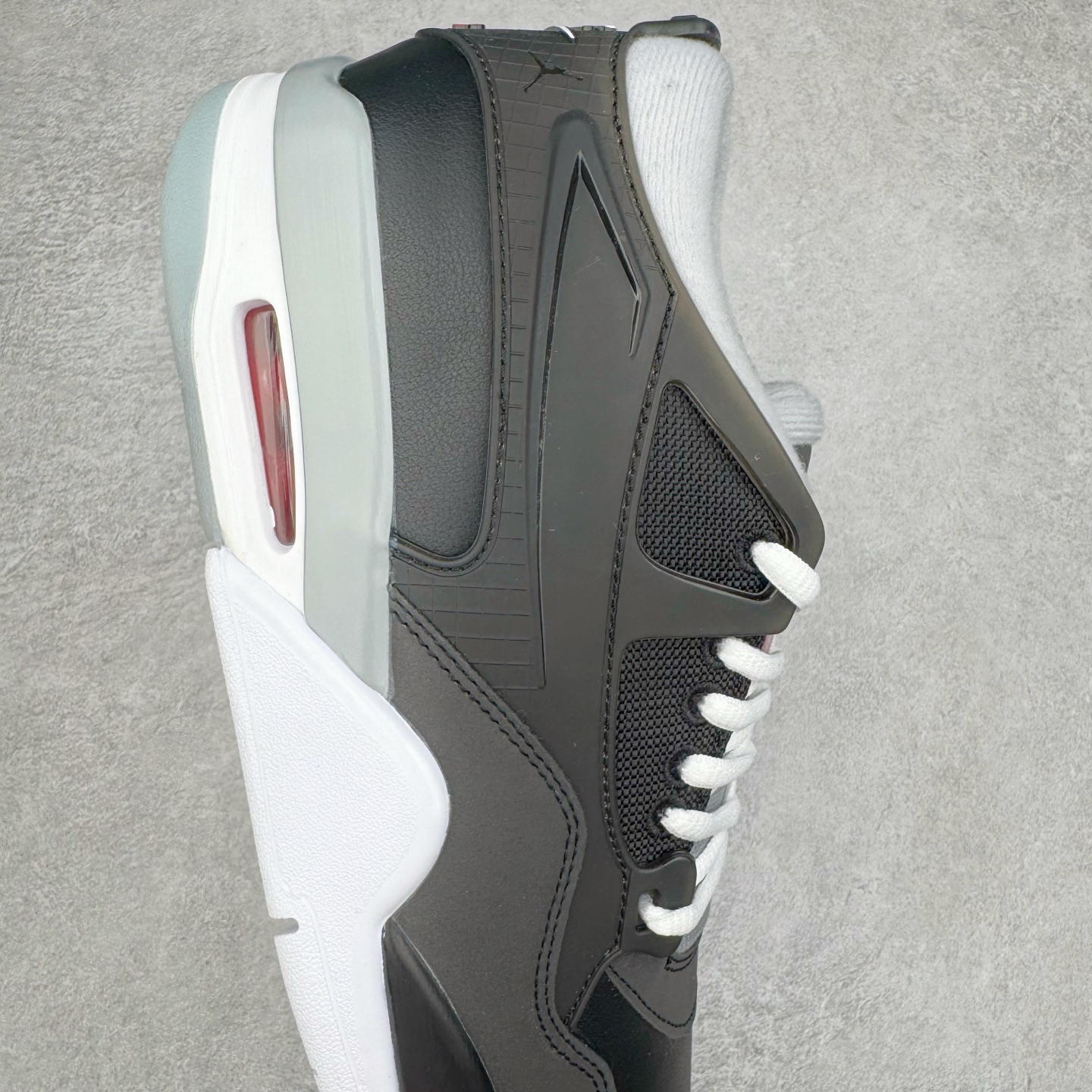 图片[6]-＃KZ纯原 Air Jordan AJ4 RM 重制版低帮复古篮球鞋 黑色 HV5184-010 亲自操刀耗时半年巨作 全套原纸板楦头开发 确保原汁原味 完美呈现版型 一比一鞋头弧度高度鞋身弧度 原厂TPU 正确内里网布 菱角分明不变形无多余毛边 柔软性质感一致于原鞋 原厂织唛标 原厂飞人电绣工艺 尾指中部跳三针 独家绑鞋带手法 印刷中底布 四线拉帮 米色美纹纸贴合固定 进口港宝加持 后跟自然饱满 全鞋荧光划线卡点 追求极致完美 每一双都是工艺品 多重QC质检 超越公司货的品控标准 实实在在的免检产品 采用了低帮的设计 并保留了众多AJ4的经典元素 鞋身以皮革、麂皮材质拼接打造 AJ4经典的TPU材质延伸至后跟 增强鞋款稳定性 而鞋身侧面的网格设计则被取消 尾部的NIKE AIR标志也得到保留 并同时带有飞人logo 中底部分同样搭载了可视AIR气垫 鞋底采用米白色中底和外底呈现 为整个设计收尾 尺码：36 36.5 37.5 38 38.5 39 40 40.5 41 42 42.5 43 44 44.5 45 46 47.5-选品中心