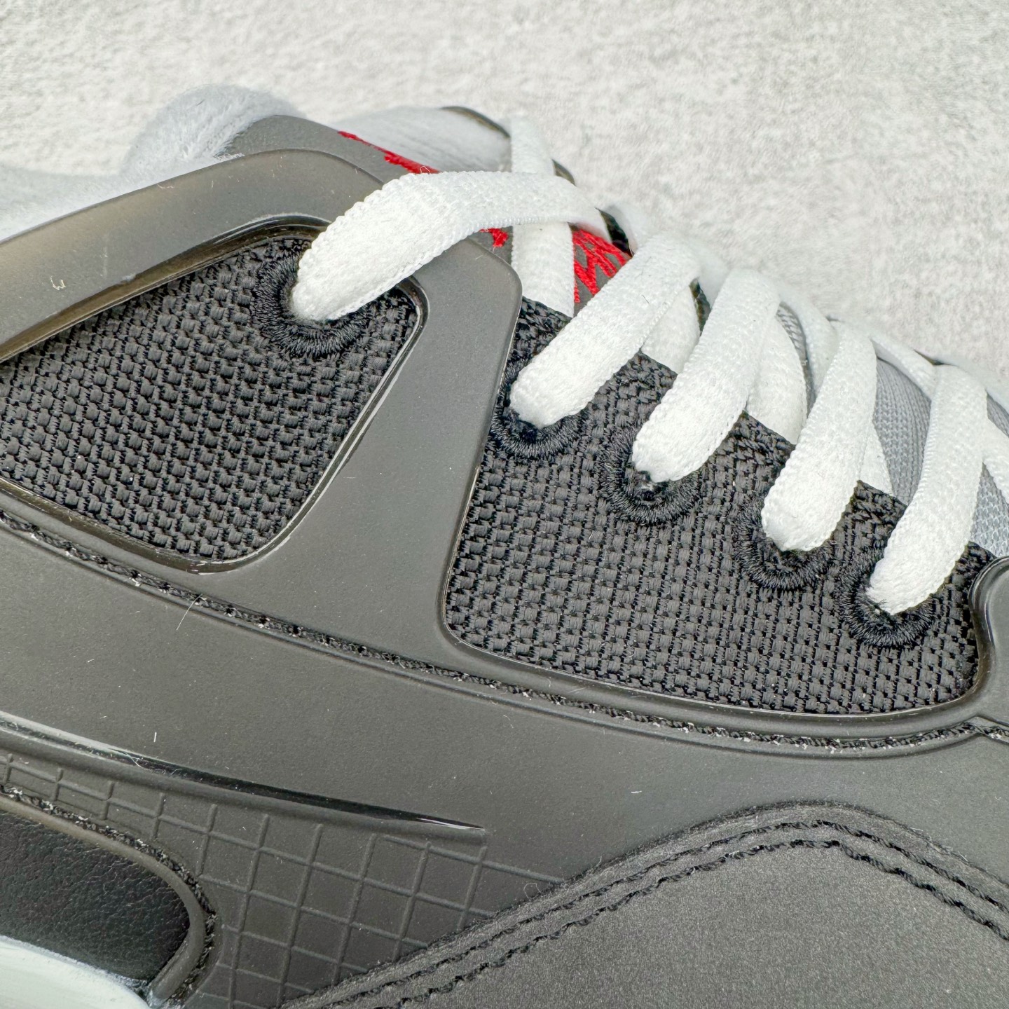 图片[17]-＃KZ纯原 Air Jordan AJ4 RM 重制版低帮复古篮球鞋 黑色 HV5184-010 亲自操刀耗时半年巨作 全套原纸板楦头开发 确保原汁原味 完美呈现版型 一比一鞋头弧度高度鞋身弧度 原厂TPU 正确内里网布 菱角分明不变形无多余毛边 柔软性质感一致于原鞋 原厂织唛标 原厂飞人电绣工艺 尾指中部跳三针 独家绑鞋带手法 印刷中底布 四线拉帮 米色美纹纸贴合固定 进口港宝加持 后跟自然饱满 全鞋荧光划线卡点 追求极致完美 每一双都是工艺品 多重QC质检 超越公司货的品控标准 实实在在的免检产品 采用了低帮的设计 并保留了众多AJ4的经典元素 鞋身以皮革、麂皮材质拼接打造 AJ4经典的TPU材质延伸至后跟 增强鞋款稳定性 而鞋身侧面的网格设计则被取消 尾部的NIKE AIR标志也得到保留 并同时带有飞人logo 中底部分同样搭载了可视AIR气垫 鞋底采用米白色中底和外底呈现 为整个设计收尾 尺码：36 36.5 37.5 38 38.5 39 40 40.5 41 42 42.5 43 44 44.5 45 46 47.5-选品中心