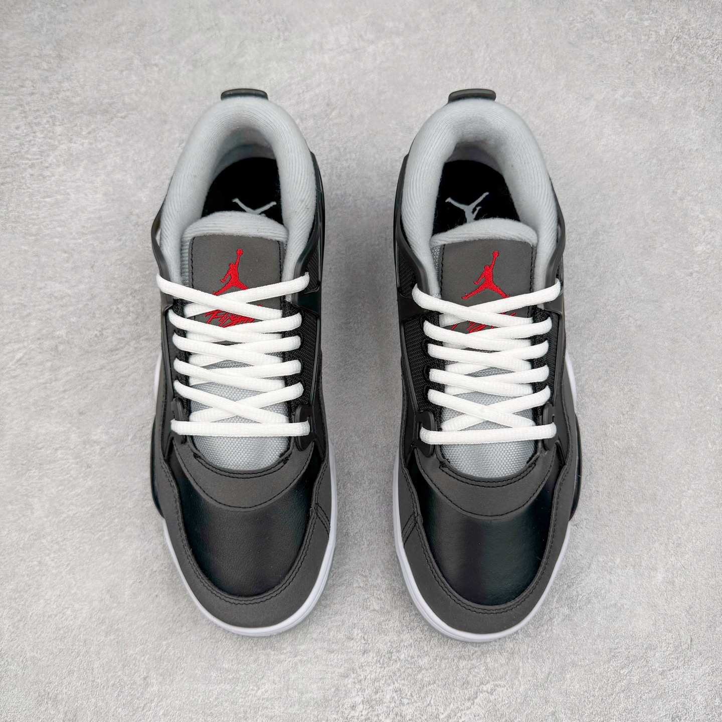 图片[2]-＃KZ纯原 Air Jordan AJ4 RM 重制版低帮复古篮球鞋 黑色 HV5184-010 亲自操刀耗时半年巨作 全套原纸板楦头开发 确保原汁原味 完美呈现版型 一比一鞋头弧度高度鞋身弧度 原厂TPU 正确内里网布 菱角分明不变形无多余毛边 柔软性质感一致于原鞋 原厂织唛标 原厂飞人电绣工艺 尾指中部跳三针 独家绑鞋带手法 印刷中底布 四线拉帮 米色美纹纸贴合固定 进口港宝加持 后跟自然饱满 全鞋荧光划线卡点 追求极致完美 每一双都是工艺品 多重QC质检 超越公司货的品控标准 实实在在的免检产品 采用了低帮的设计 并保留了众多AJ4的经典元素 鞋身以皮革、麂皮材质拼接打造 AJ4经典的TPU材质延伸至后跟 增强鞋款稳定性 而鞋身侧面的网格设计则被取消 尾部的NIKE AIR标志也得到保留 并同时带有飞人logo 中底部分同样搭载了可视AIR气垫 鞋底采用米白色中底和外底呈现 为整个设计收尾 尺码：36 36.5 37.5 38 38.5 39 40 40.5 41 42 42.5 43 44 44.5 45 46 47.5-选品中心