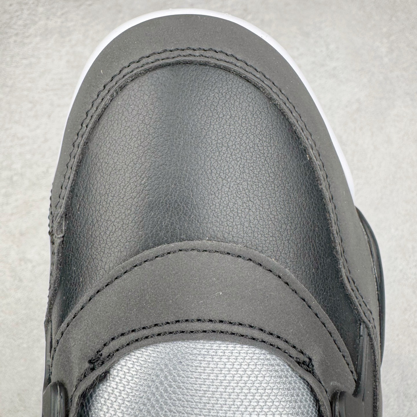 图片[14]-＃KZ纯原 Air Jordan AJ4 RM 重制版低帮复古篮球鞋 黑色 HV5184-010 亲自操刀耗时半年巨作 全套原纸板楦头开发 确保原汁原味 完美呈现版型 一比一鞋头弧度高度鞋身弧度 原厂TPU 正确内里网布 菱角分明不变形无多余毛边 柔软性质感一致于原鞋 原厂织唛标 原厂飞人电绣工艺 尾指中部跳三针 独家绑鞋带手法 印刷中底布 四线拉帮 米色美纹纸贴合固定 进口港宝加持 后跟自然饱满 全鞋荧光划线卡点 追求极致完美 每一双都是工艺品 多重QC质检 超越公司货的品控标准 实实在在的免检产品 采用了低帮的设计 并保留了众多AJ4的经典元素 鞋身以皮革、麂皮材质拼接打造 AJ4经典的TPU材质延伸至后跟 增强鞋款稳定性 而鞋身侧面的网格设计则被取消 尾部的NIKE AIR标志也得到保留 并同时带有飞人logo 中底部分同样搭载了可视AIR气垫 鞋底采用米白色中底和外底呈现 为整个设计收尾 尺码：36 36.5 37.5 38 38.5 39 40 40.5 41 42 42.5 43 44 44.5 45 46 47.5-选品中心