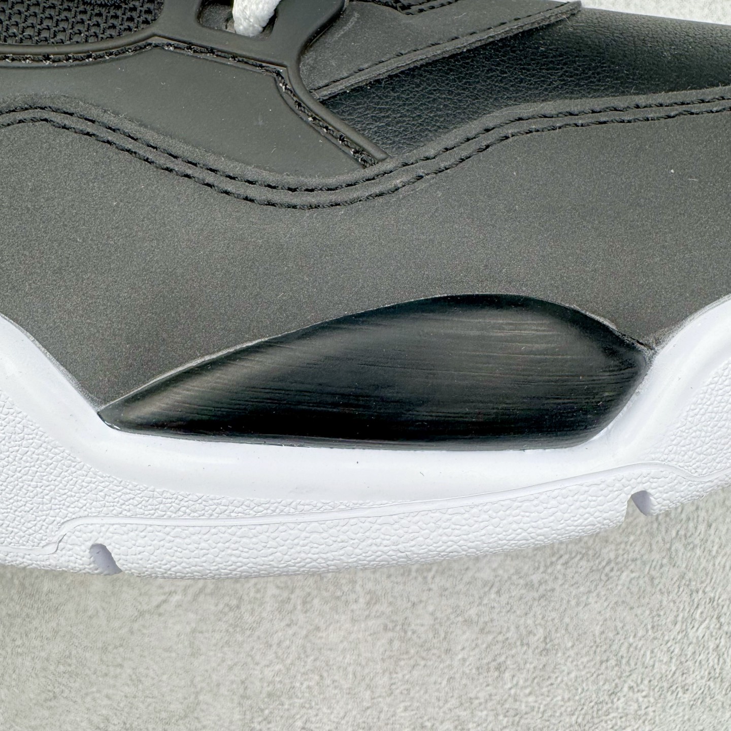 图片[18]-＃KZ纯原 Air Jordan AJ4 RM 重制版低帮复古篮球鞋 黑色 HV5184-010 亲自操刀耗时半年巨作 全套原纸板楦头开发 确保原汁原味 完美呈现版型 一比一鞋头弧度高度鞋身弧度 原厂TPU 正确内里网布 菱角分明不变形无多余毛边 柔软性质感一致于原鞋 原厂织唛标 原厂飞人电绣工艺 尾指中部跳三针 独家绑鞋带手法 印刷中底布 四线拉帮 米色美纹纸贴合固定 进口港宝加持 后跟自然饱满 全鞋荧光划线卡点 追求极致完美 每一双都是工艺品 多重QC质检 超越公司货的品控标准 实实在在的免检产品 采用了低帮的设计 并保留了众多AJ4的经典元素 鞋身以皮革、麂皮材质拼接打造 AJ4经典的TPU材质延伸至后跟 增强鞋款稳定性 而鞋身侧面的网格设计则被取消 尾部的NIKE AIR标志也得到保留 并同时带有飞人logo 中底部分同样搭载了可视AIR气垫 鞋底采用米白色中底和外底呈现 为整个设计收尾 尺码：36 36.5 37.5 38 38.5 39 40 40.5 41 42 42.5 43 44 44.5 45 46 47.5-选品中心