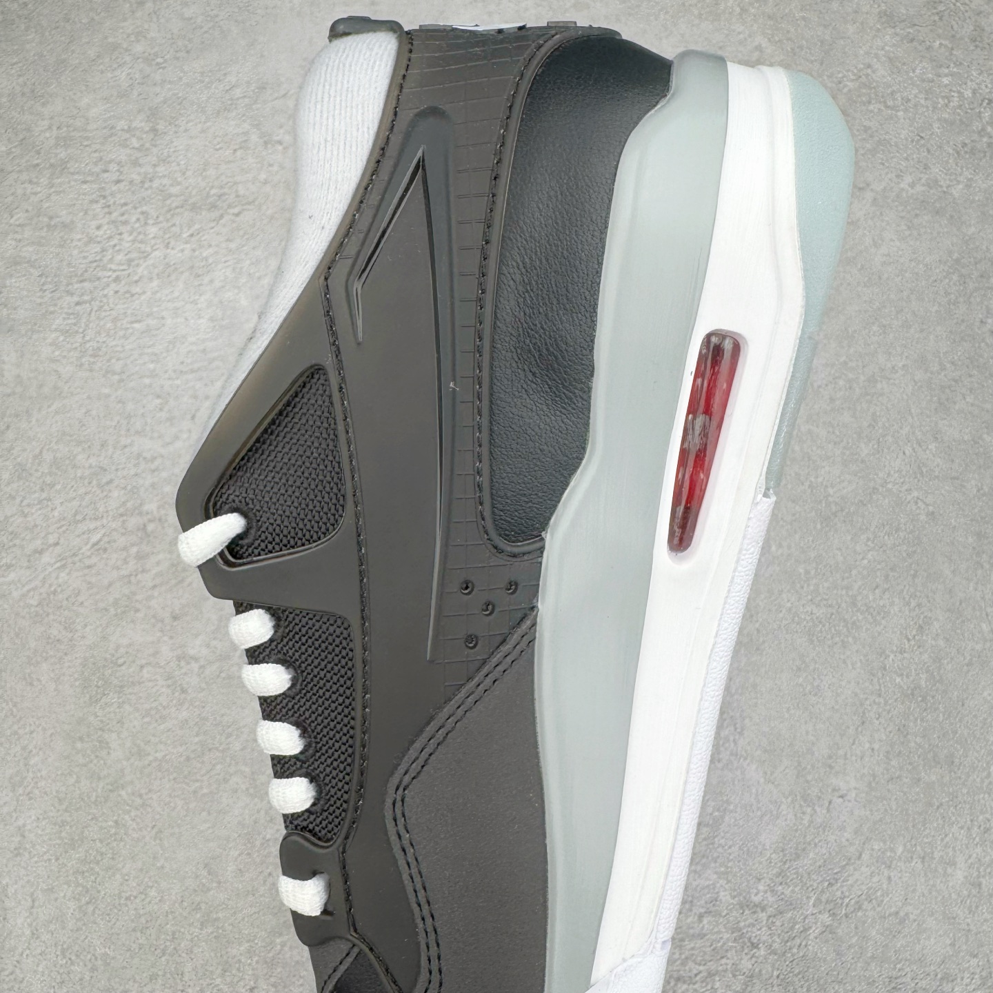 图片[7]-＃KZ纯原 Air Jordan AJ4 RM 重制版低帮复古篮球鞋 黑色 HV5184-010 亲自操刀耗时半年巨作 全套原纸板楦头开发 确保原汁原味 完美呈现版型 一比一鞋头弧度高度鞋身弧度 原厂TPU 正确内里网布 菱角分明不变形无多余毛边 柔软性质感一致于原鞋 原厂织唛标 原厂飞人电绣工艺 尾指中部跳三针 独家绑鞋带手法 印刷中底布 四线拉帮 米色美纹纸贴合固定 进口港宝加持 后跟自然饱满 全鞋荧光划线卡点 追求极致完美 每一双都是工艺品 多重QC质检 超越公司货的品控标准 实实在在的免检产品 采用了低帮的设计 并保留了众多AJ4的经典元素 鞋身以皮革、麂皮材质拼接打造 AJ4经典的TPU材质延伸至后跟 增强鞋款稳定性 而鞋身侧面的网格设计则被取消 尾部的NIKE AIR标志也得到保留 并同时带有飞人logo 中底部分同样搭载了可视AIR气垫 鞋底采用米白色中底和外底呈现 为整个设计收尾 尺码：36 36.5 37.5 38 38.5 39 40 40.5 41 42 42.5 43 44 44.5 45 46 47.5-选品中心