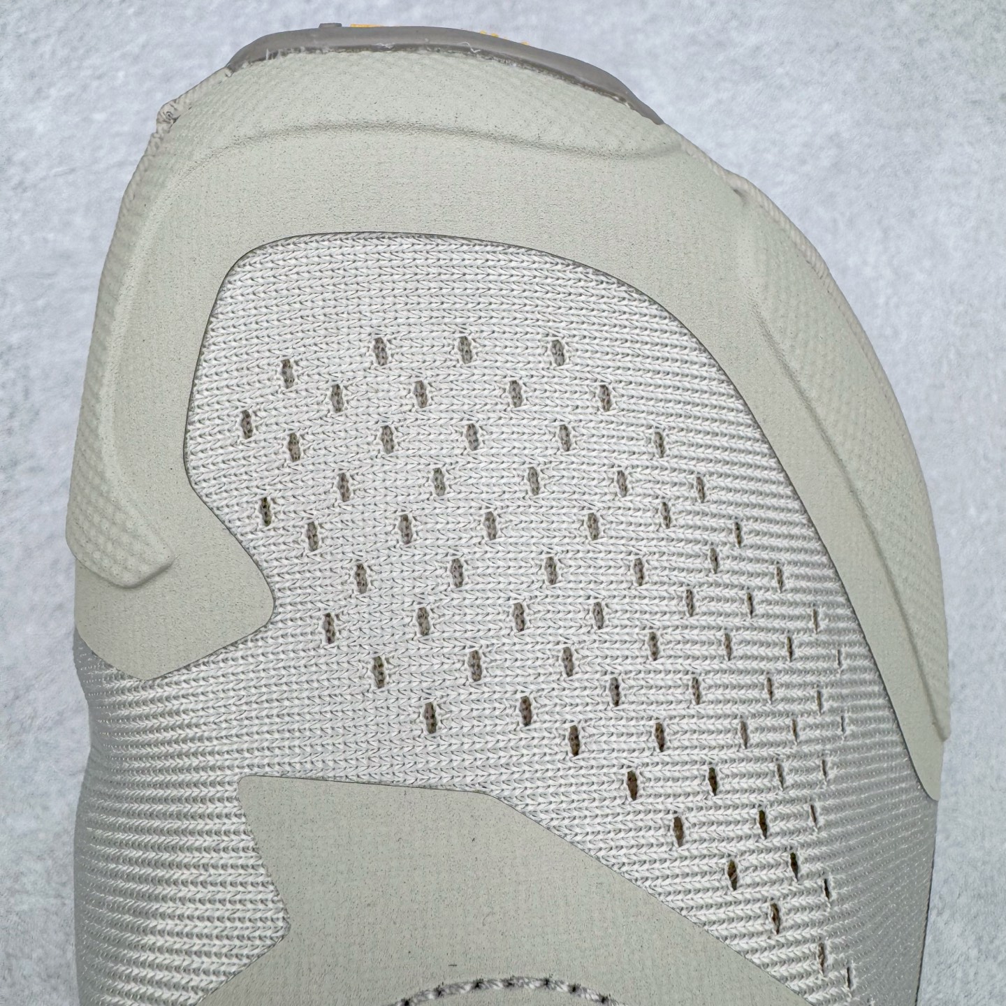 图片[17]-＃纯原 Altra OLYMPUS 6 奥创奥林匹斯六代舒适百搭防滑耐磨低帮户外跑步鞋 2009年，长跑精英运动员Golden Harper在美国犹他州创立了“Altra Footwear”，跑鞋特点是采用舒适的FootShape™M（很适鞋楦）设计和独特的BalancedCushioning™（平衡缓冲）技术，帮助遭受伤病困扰的跑者回归跑步，从而迅速积累起良好的口碑。2011年品牌迅速发展，屡获大奖。2015年开始不仅占据全美跑鞋前十，足迹更是遍布全球。2016年Altra正式进入中国市场，凭借独特的品牌风格以及出色的性能表现，三年来获得越来越多普通跑者的喜爱。销售业绩增长迅速，成为中国越野跑市场占有量前三的跑鞋品牌。实拍调校N版已经零色差零失真 百分百还原实物色彩所见即所得 不存在货不对板色差等低级问题 选购参考实物拍摄 不混卖不参货 只用心做好货严格选品 承诺混一赔十 尺码：39 40 40.5 41 42 42.5 43 44 44.5 45-选品中心